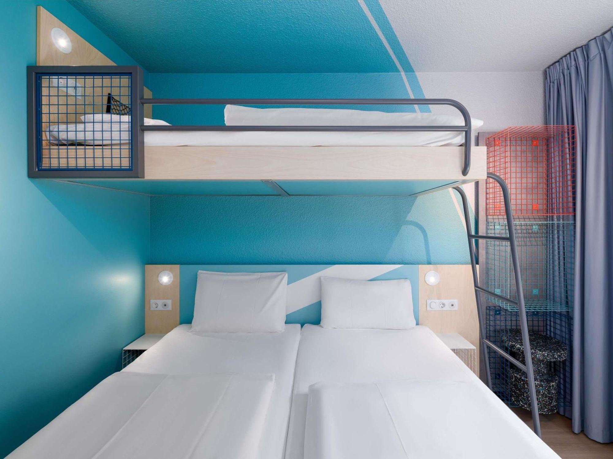 Triple room Bunk Bed Single Bed