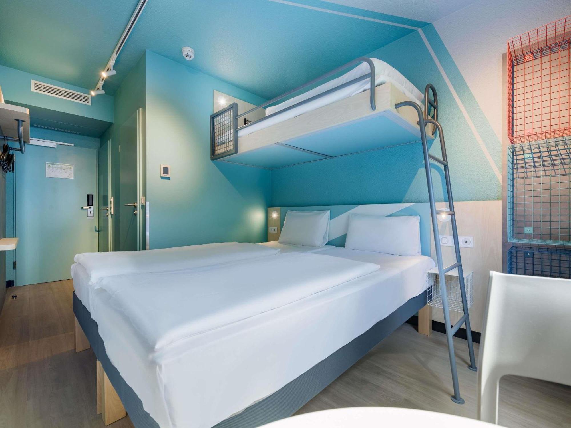 Triple room Bunk Bed Single Bed