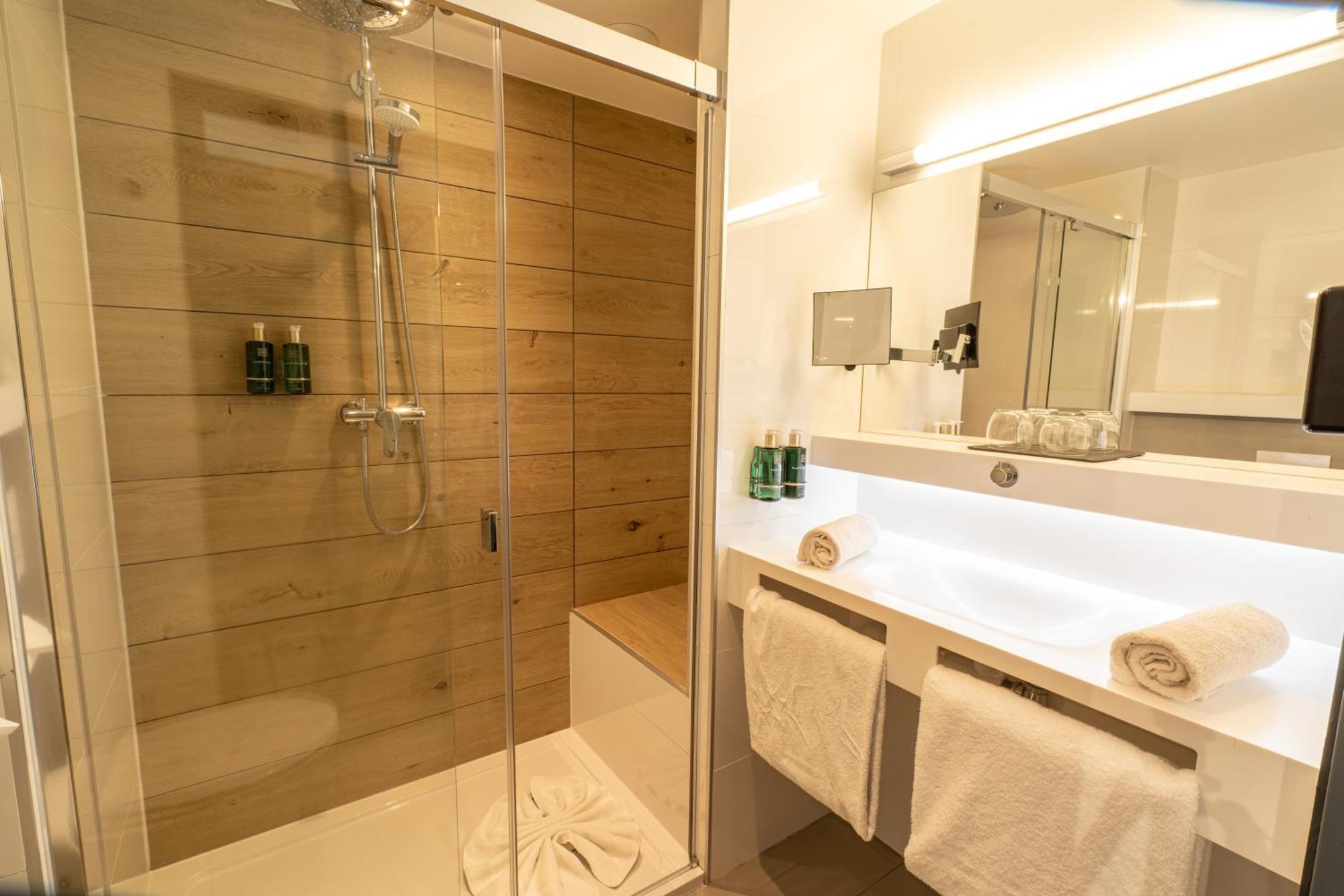 Double or Twin Room Shower
