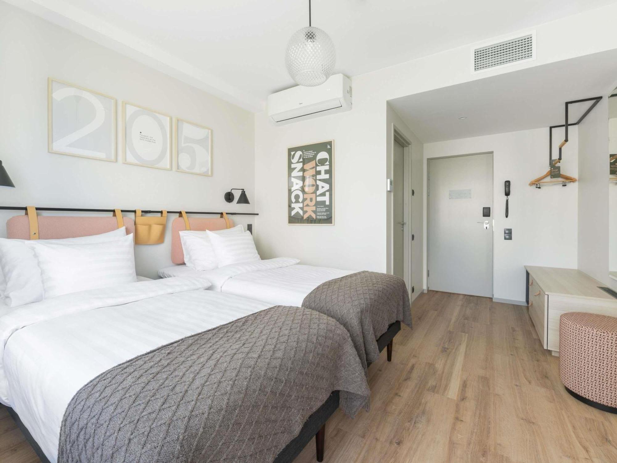 Classic Room Two Single Beds