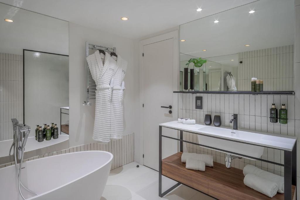 The Marylebone Suite with Executive Lounge Access