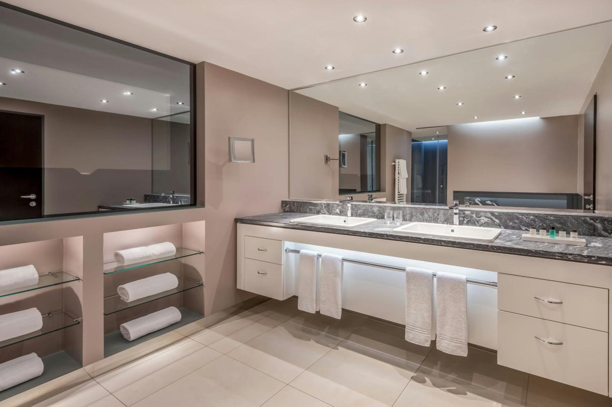 Penthouse Suite with ETAGE7 Access