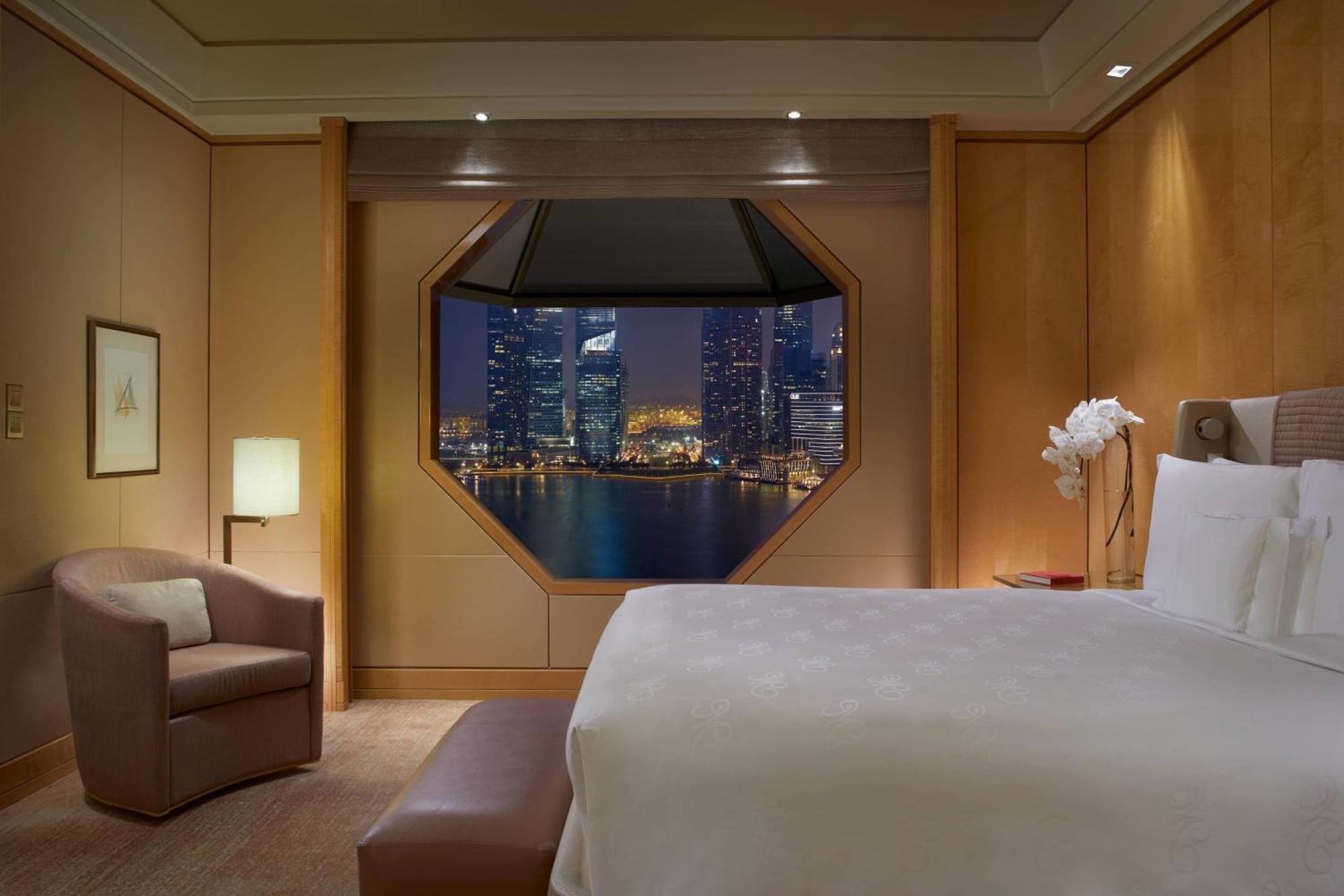 Deluxe Suite 1 King Bed Marina Bay View