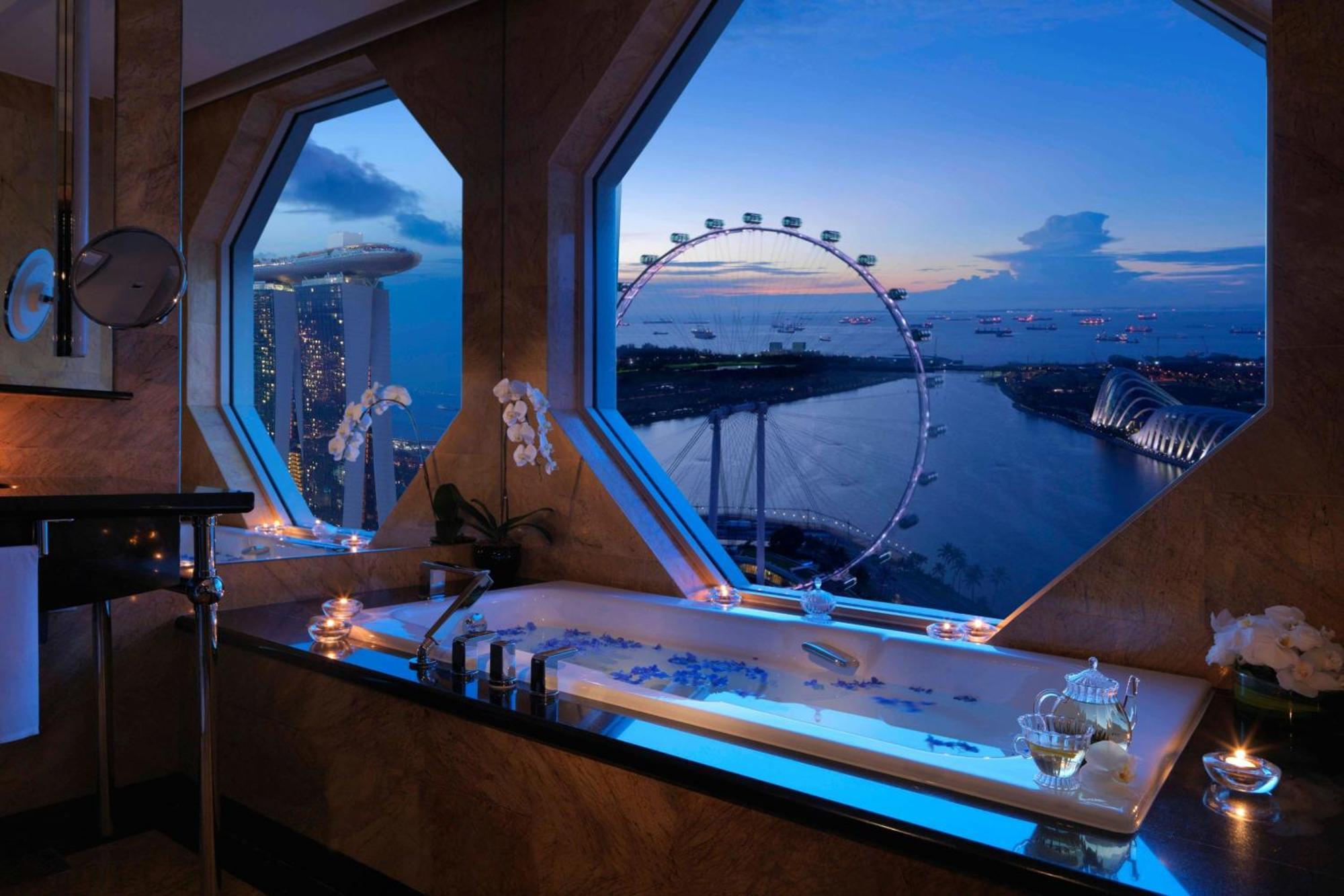 Premier Suite 1 King Bed Marina Bay View