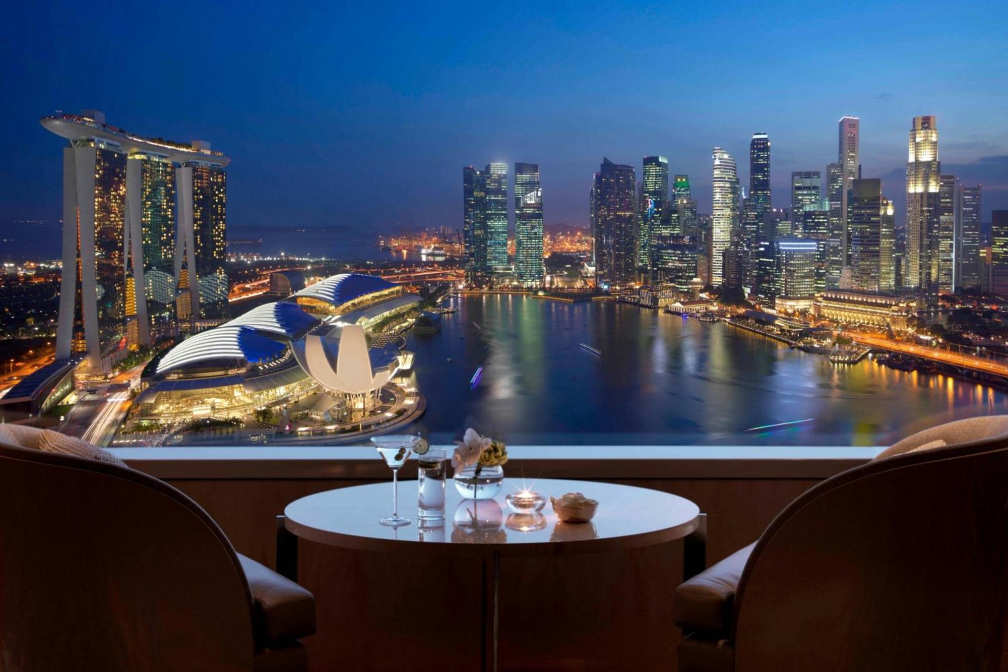 1 Bedroom Millenia Suite 1 King Bed Marina Bay View Lounge Access