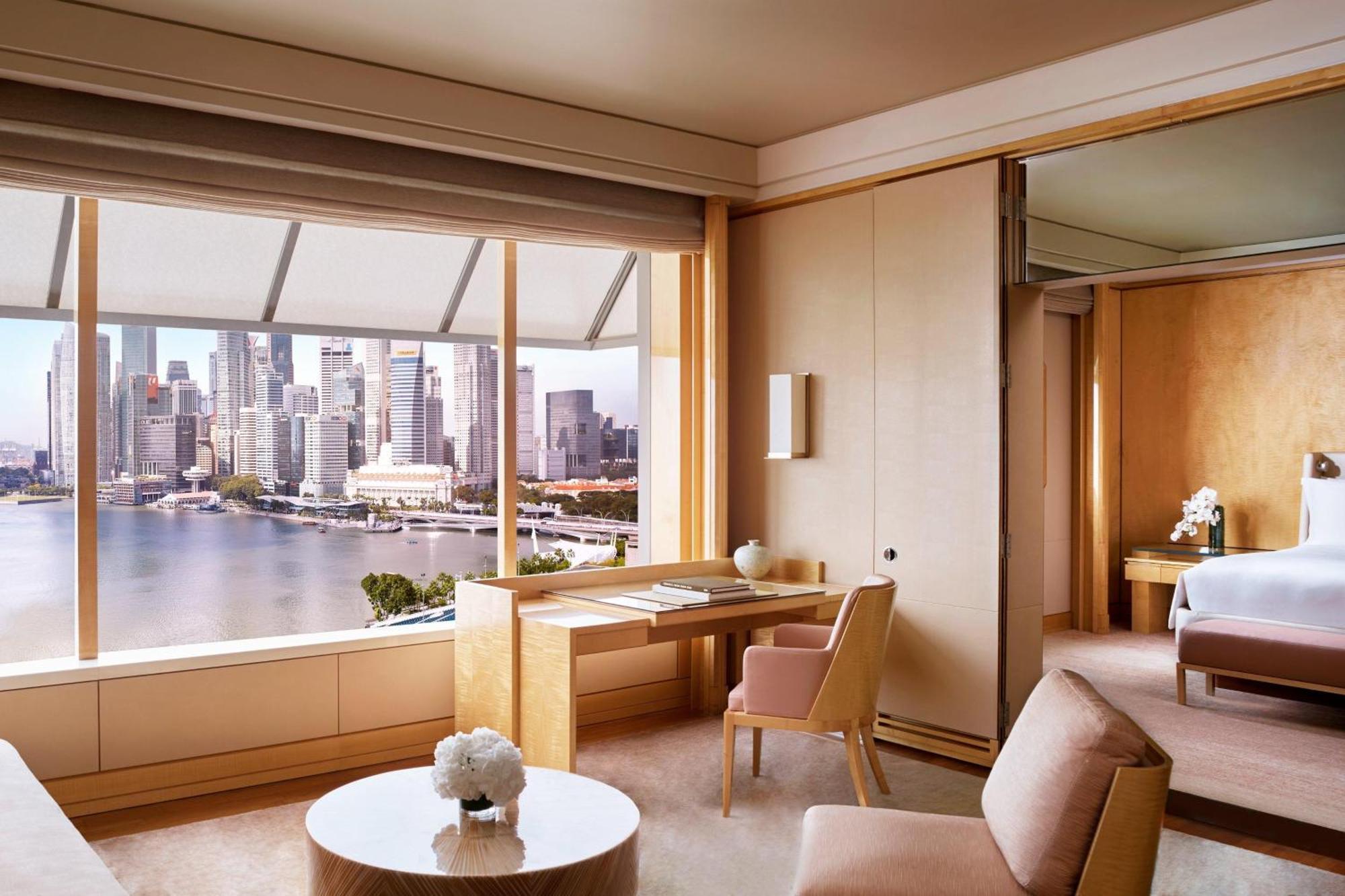 Deluxe Suite 1 King Bed Marina Bay View