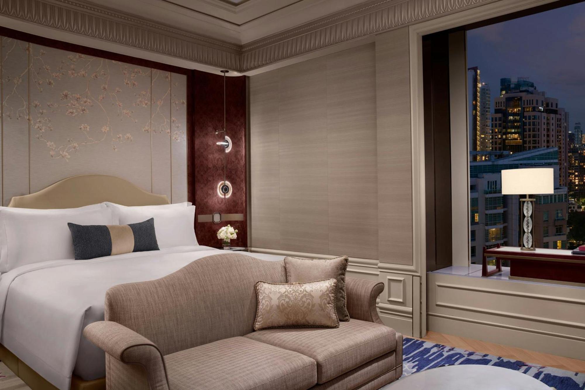 Premier Specialty, Suite, 1 King, Botanical Garden View