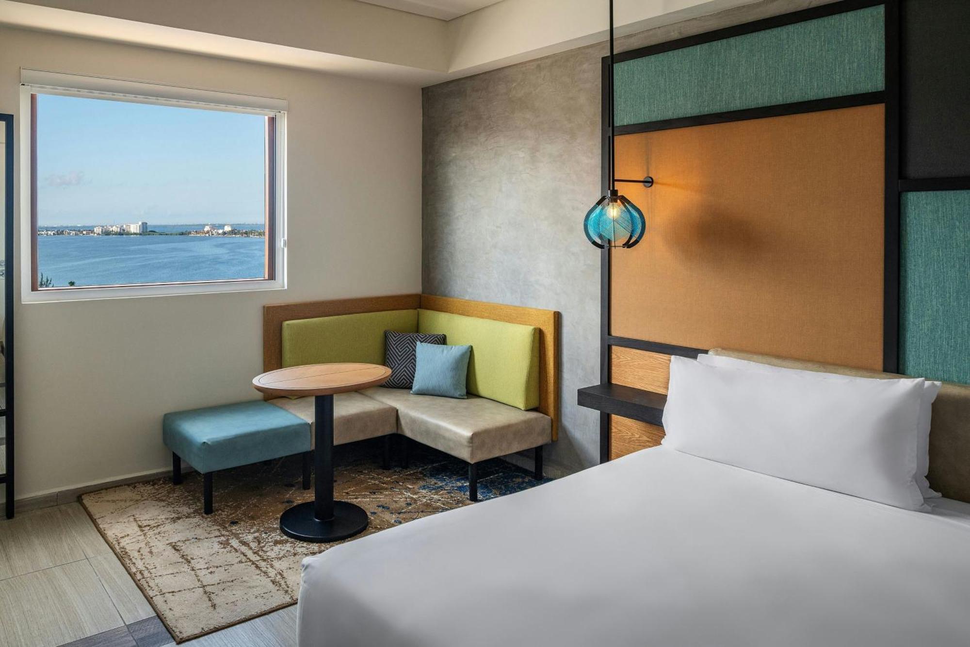Aloft Lagoon View, Guest room, 1 King+ Complimentary open bar