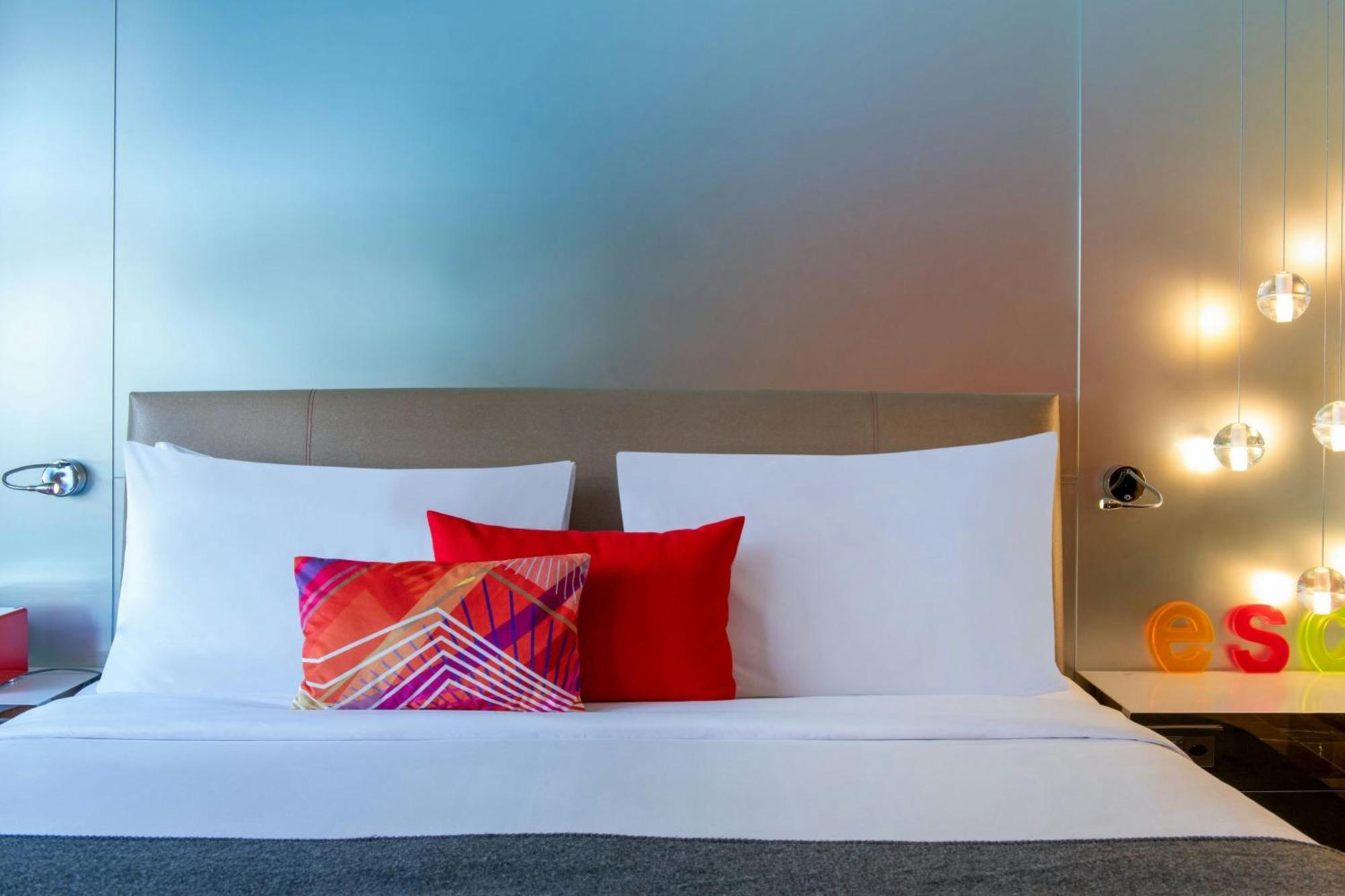 Cozy Family Room One King Bed One Single Bed Balcony