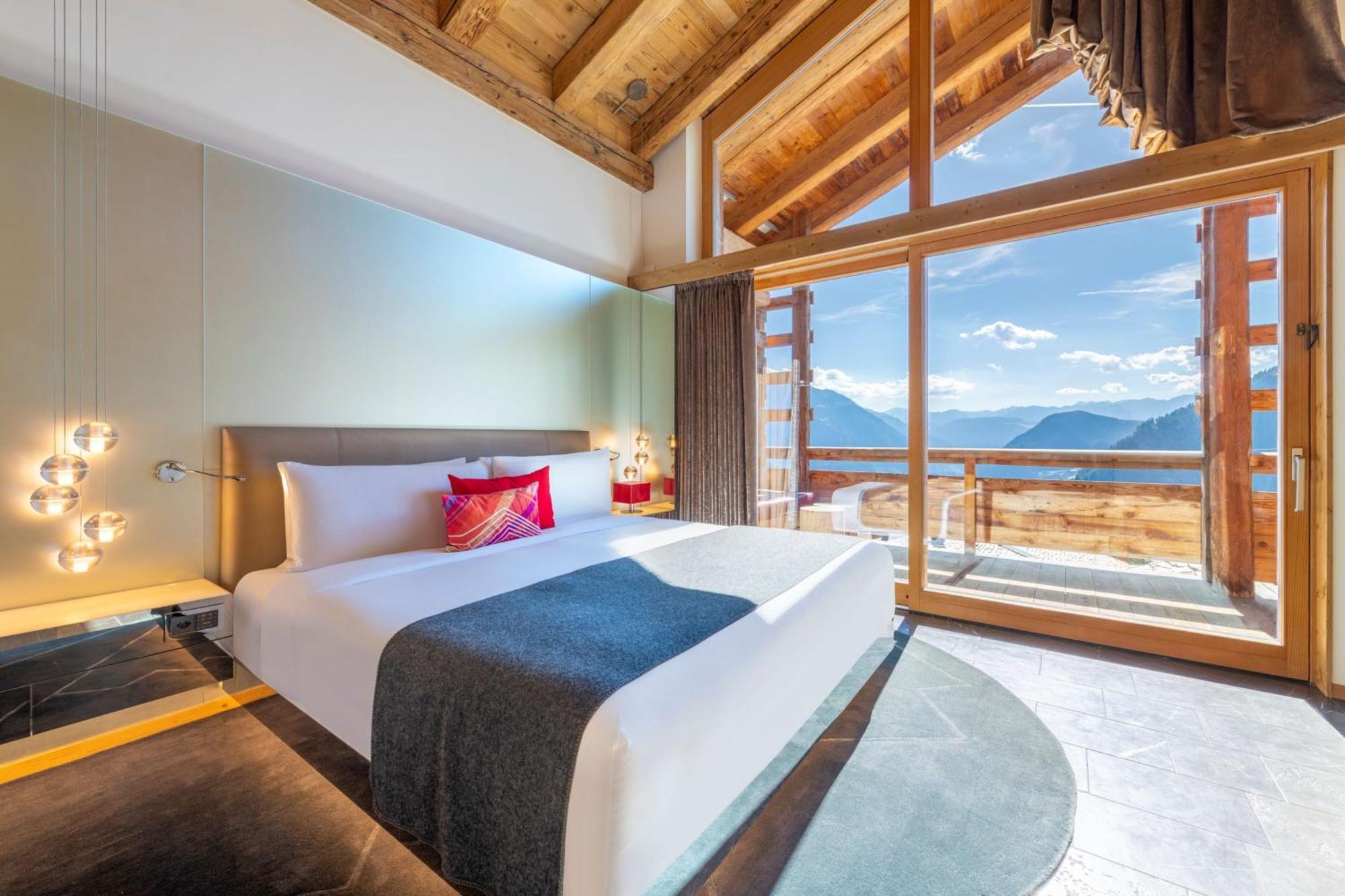 Spectacular King Room Balcony Valley View