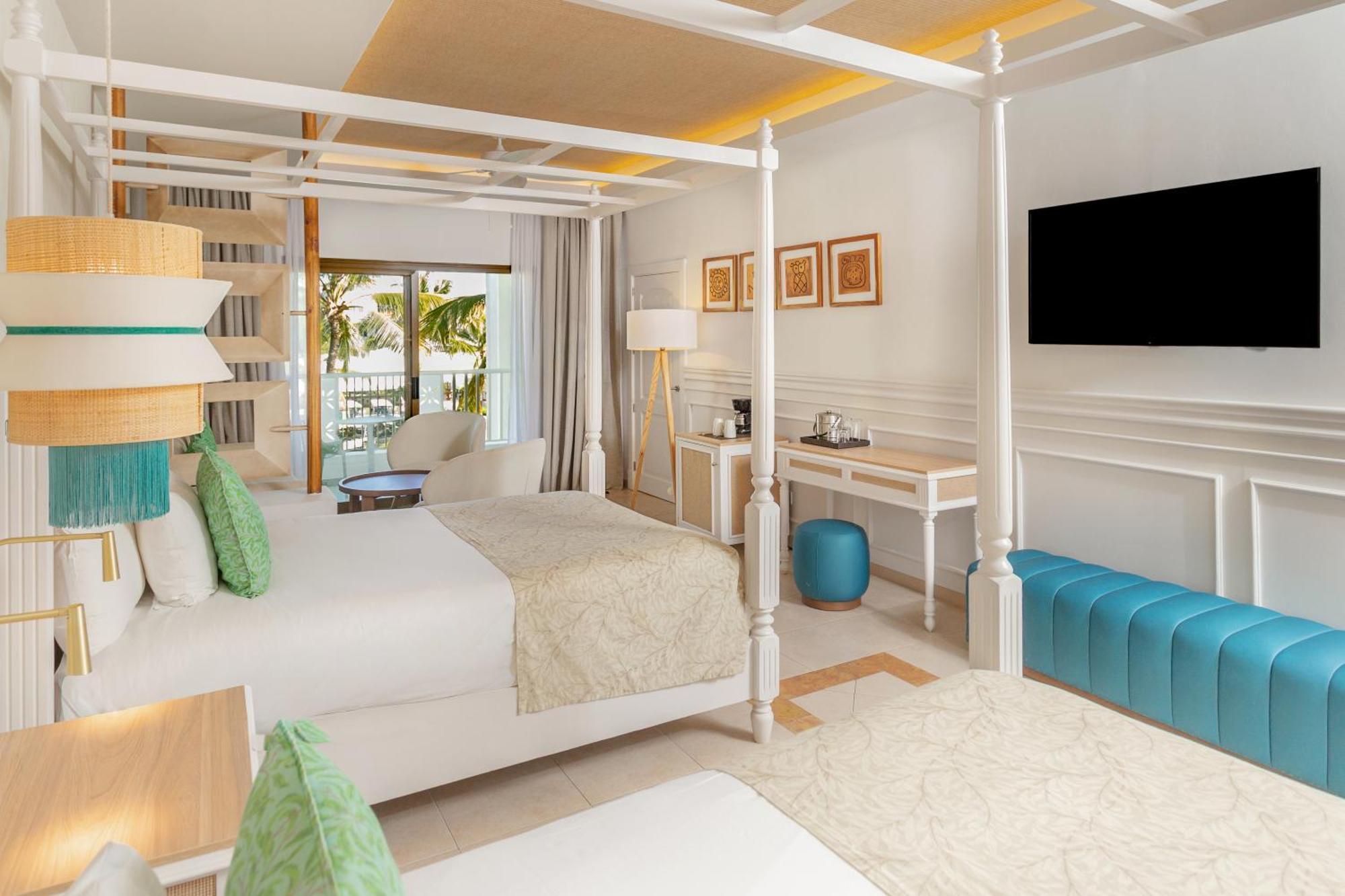 2 Double Beds Deluxe Junior Suite SGL