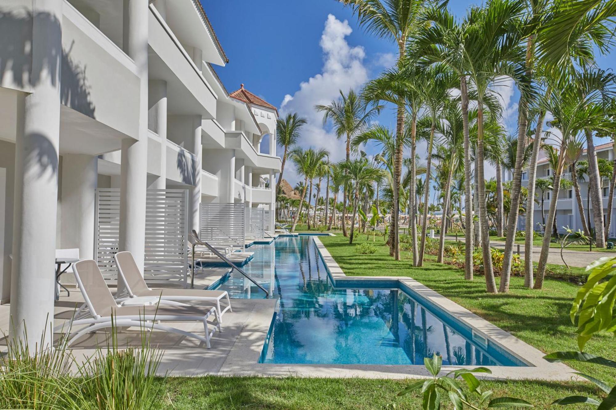 1 King Bed Swim Up Premium Junior Suite SGL