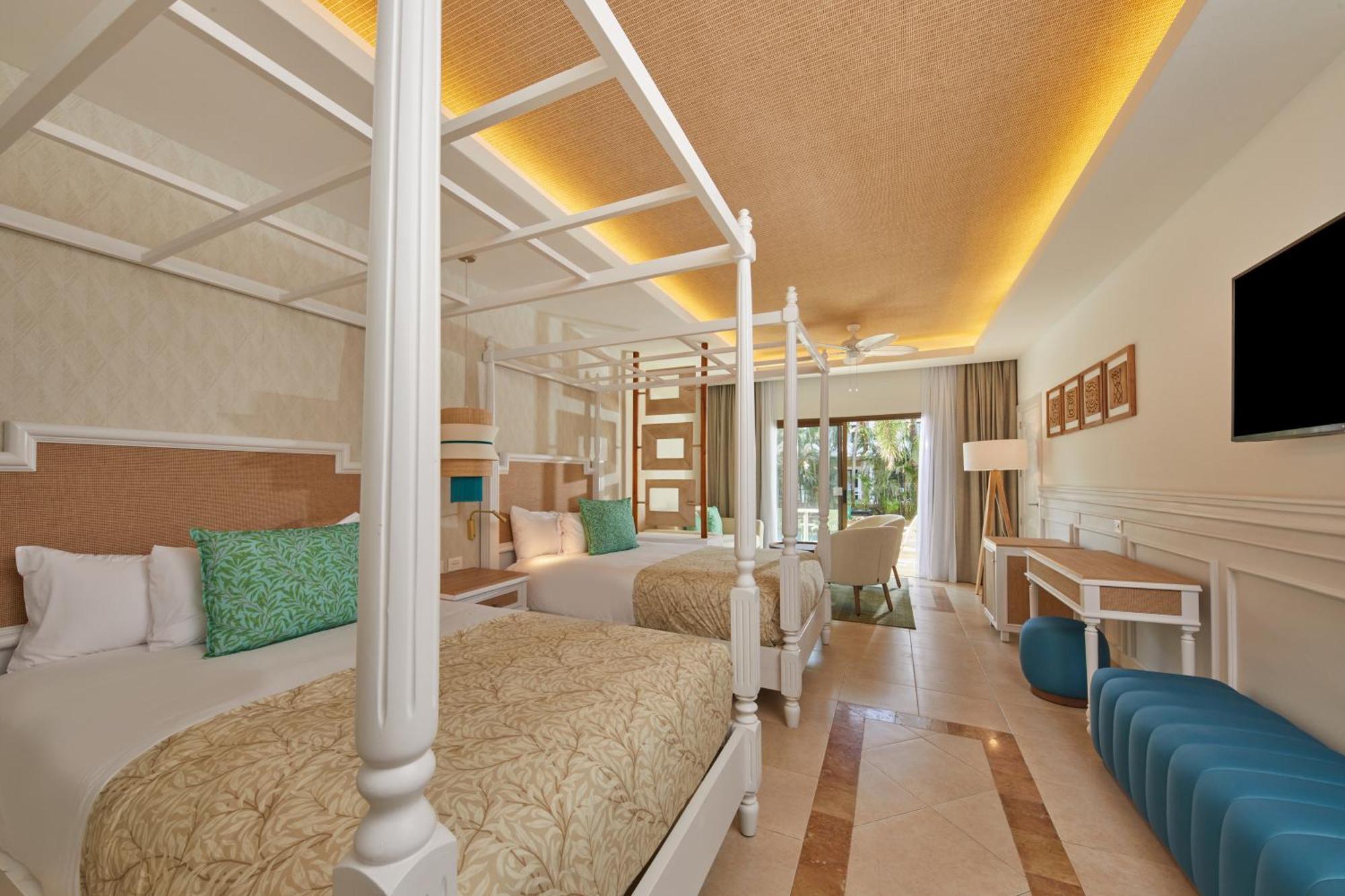 2 Double Beds Swim Up Premium Junior Suite SGL