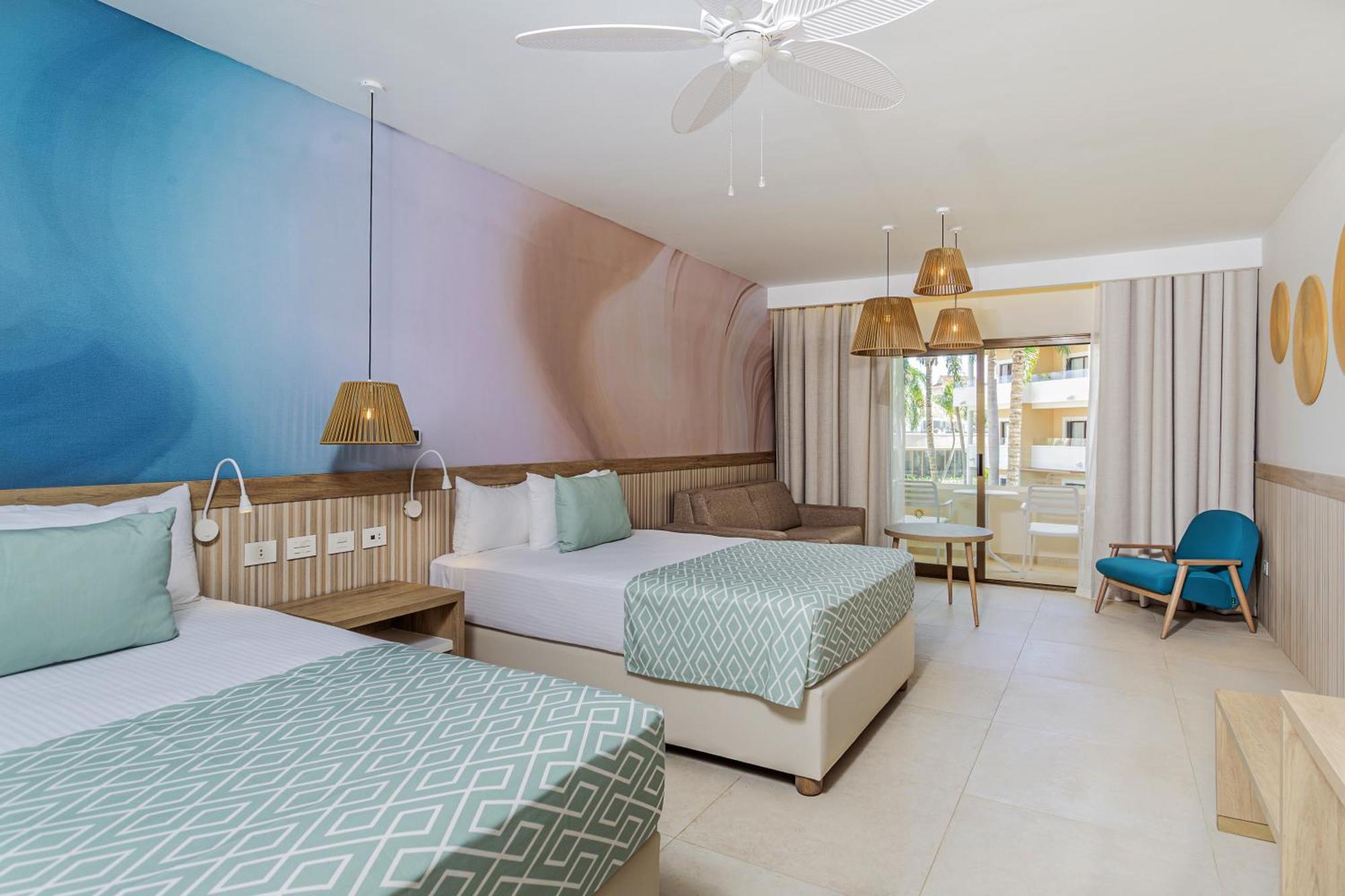 2 Double Beds Deluxe Junior Suite SGL