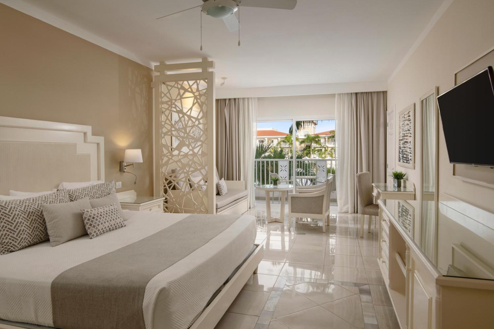 1 King Bed Castle View Junior Suite SGL