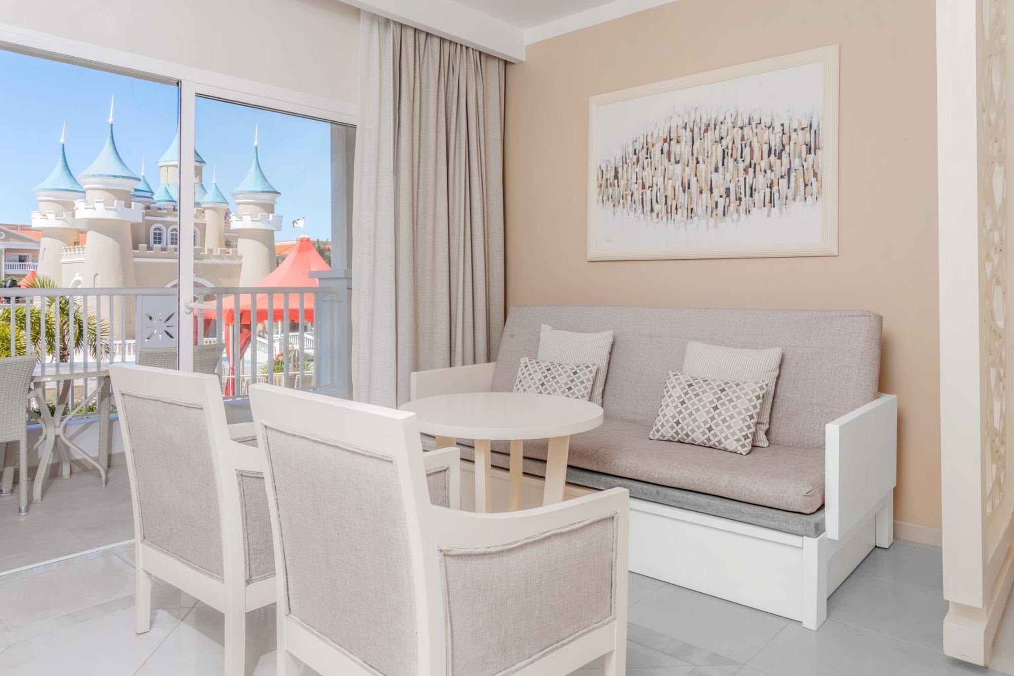2 Double Beds Castle View Junior Suite SGL