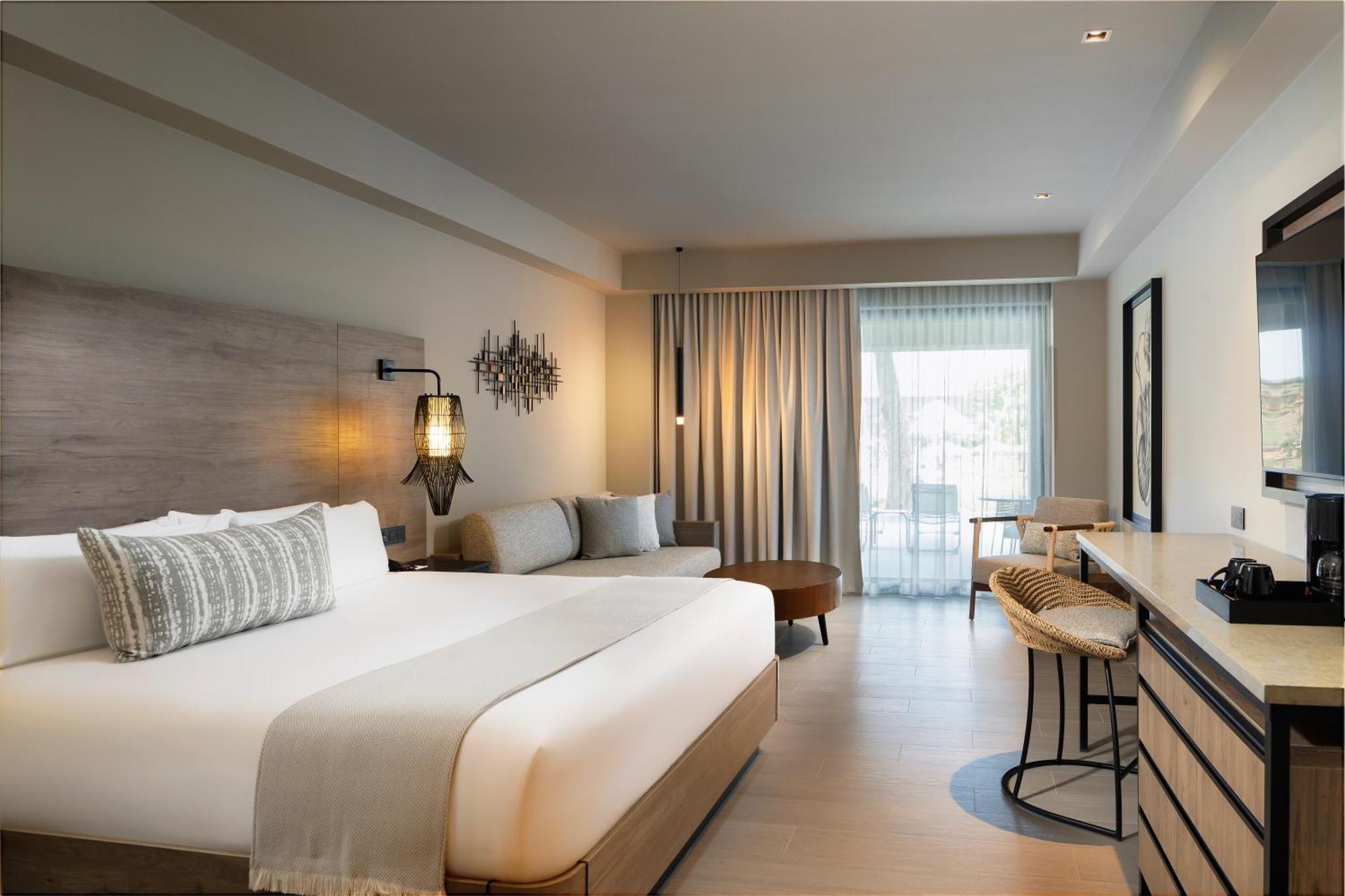 ADULTS JUNIOR SUITE SWIM UP KING