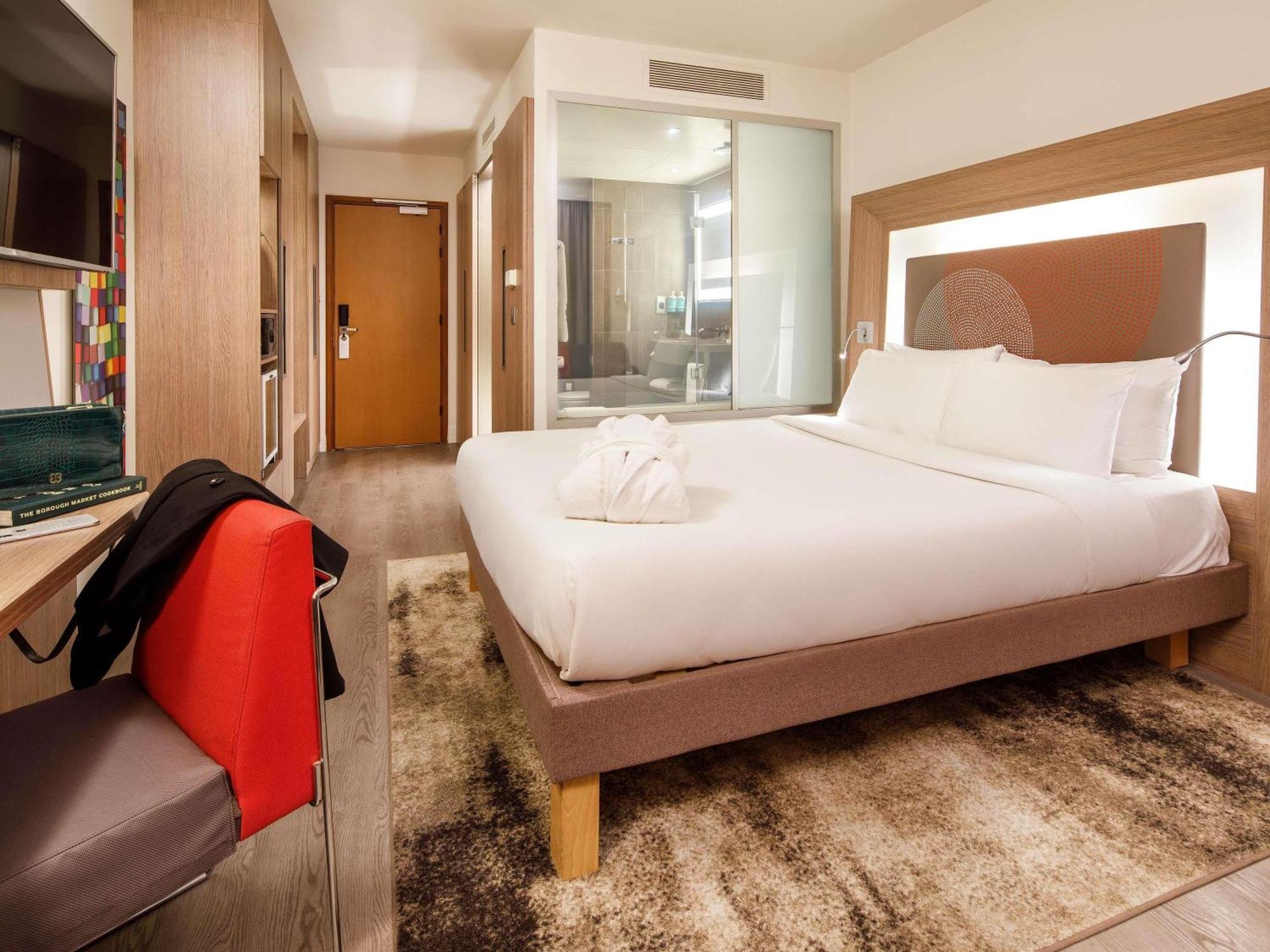 Executive Premium Queen Room One Queen Bed One Double Sofa Bed