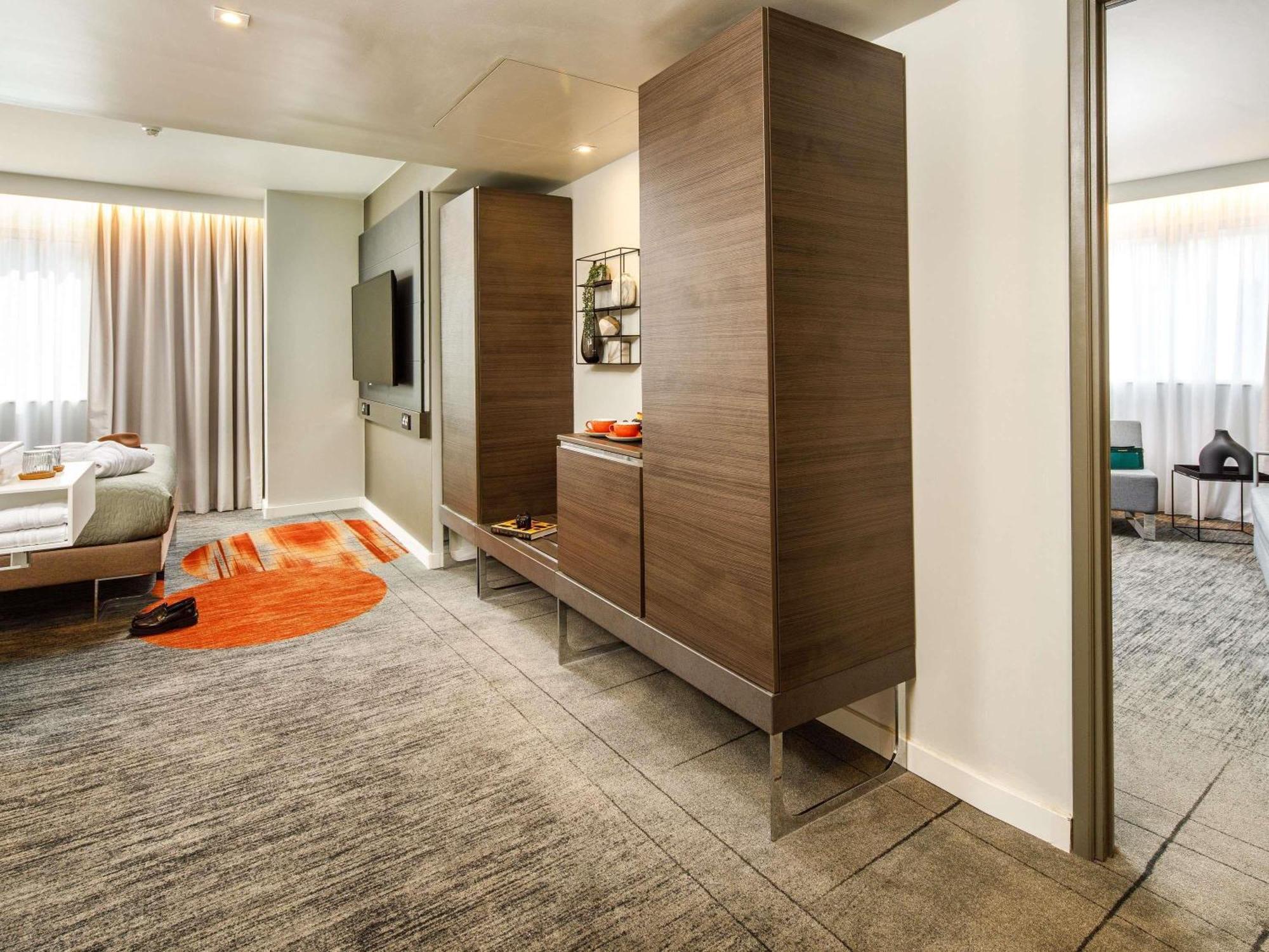 Queen Suite Queen Bed Sofa Bed
