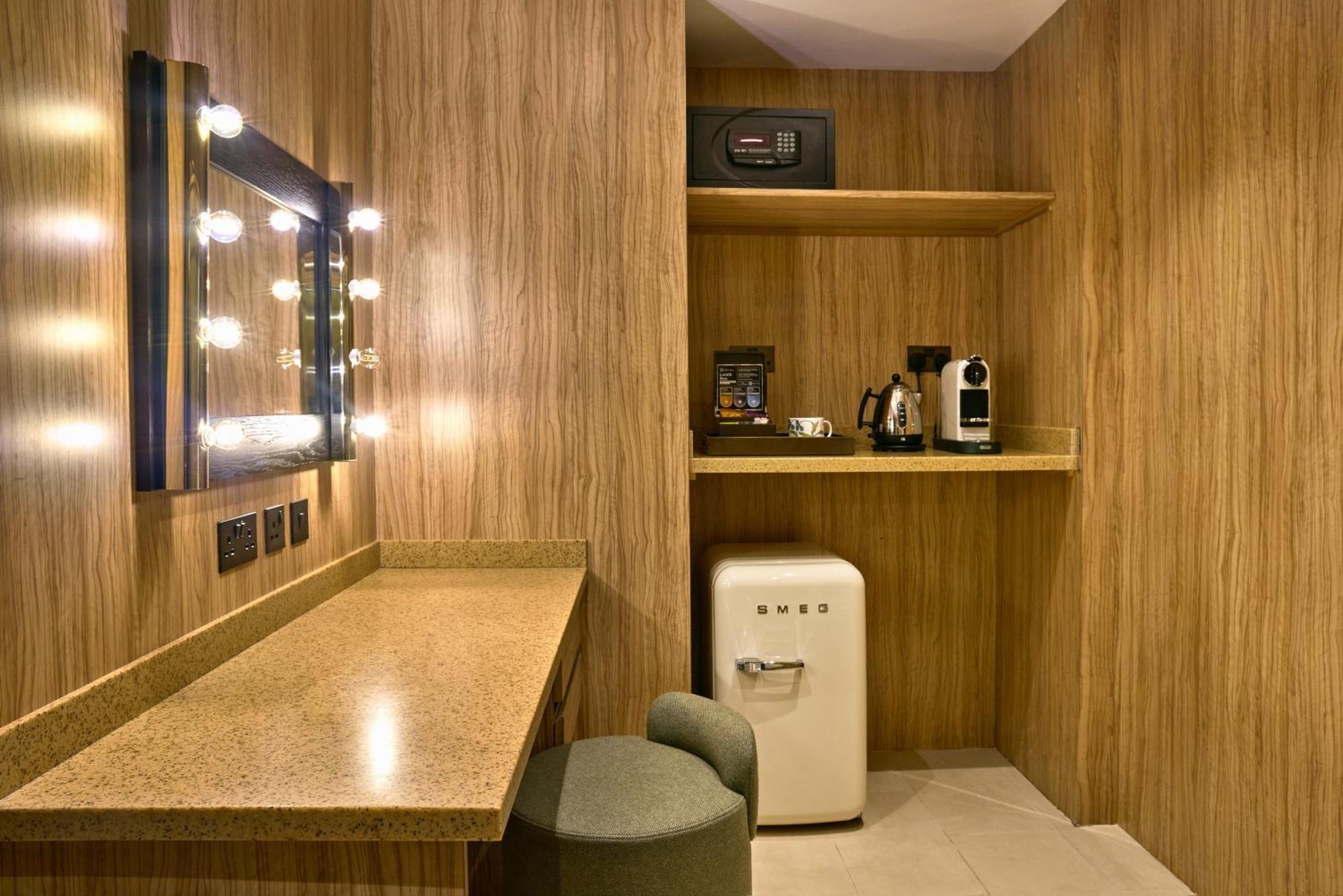 Corner Suite