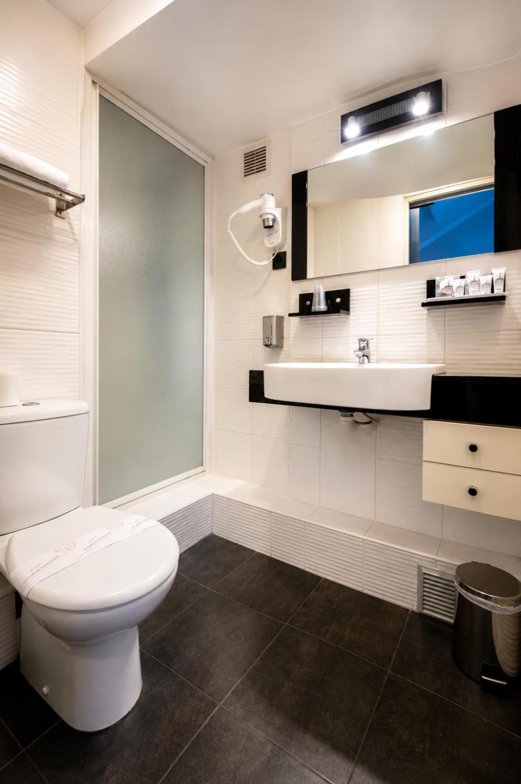 Quintuple Room