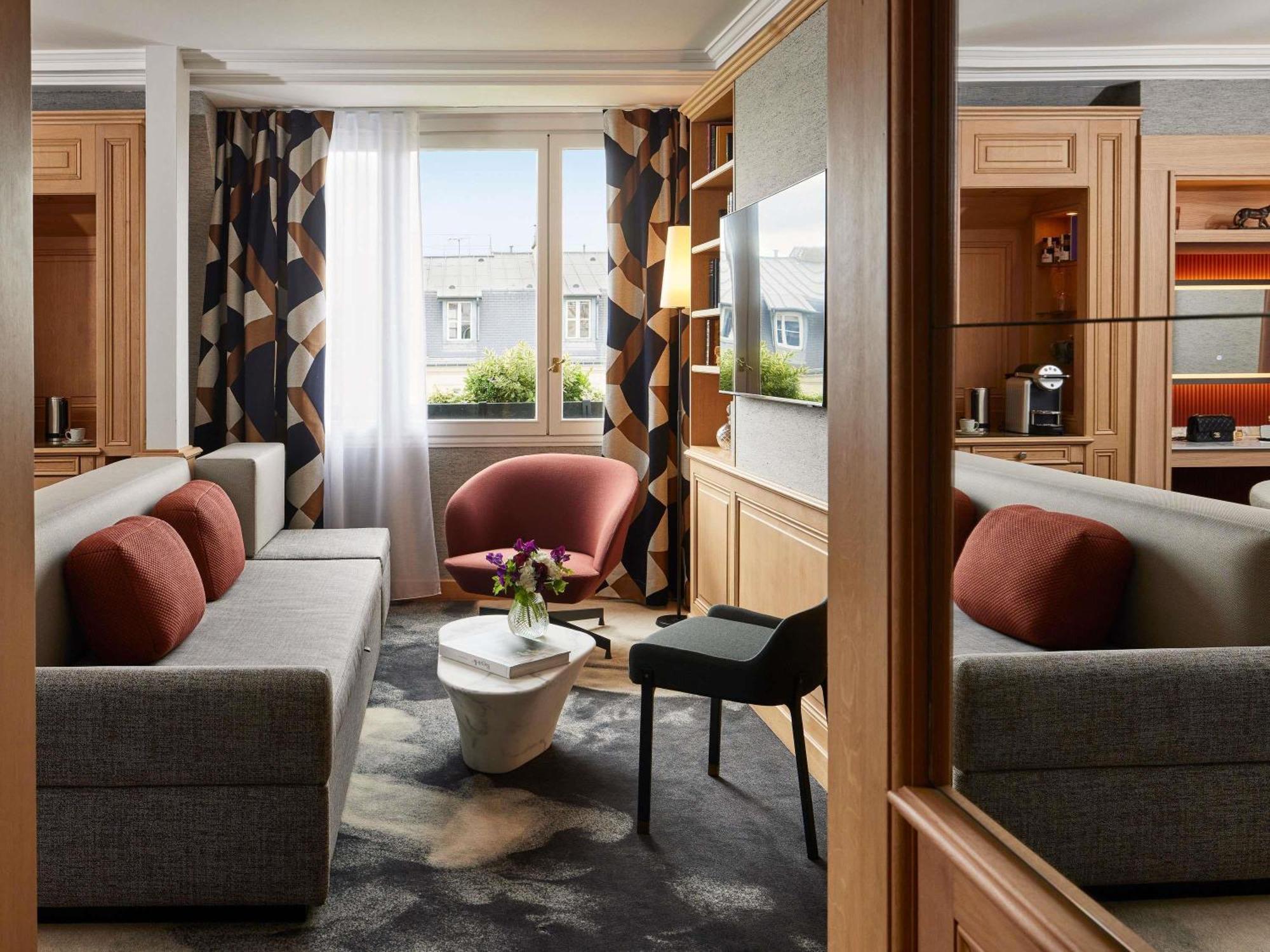 Two-Bedroom Eiffel Family Suite One King Bed One Queen Bed Eiffel Tower View