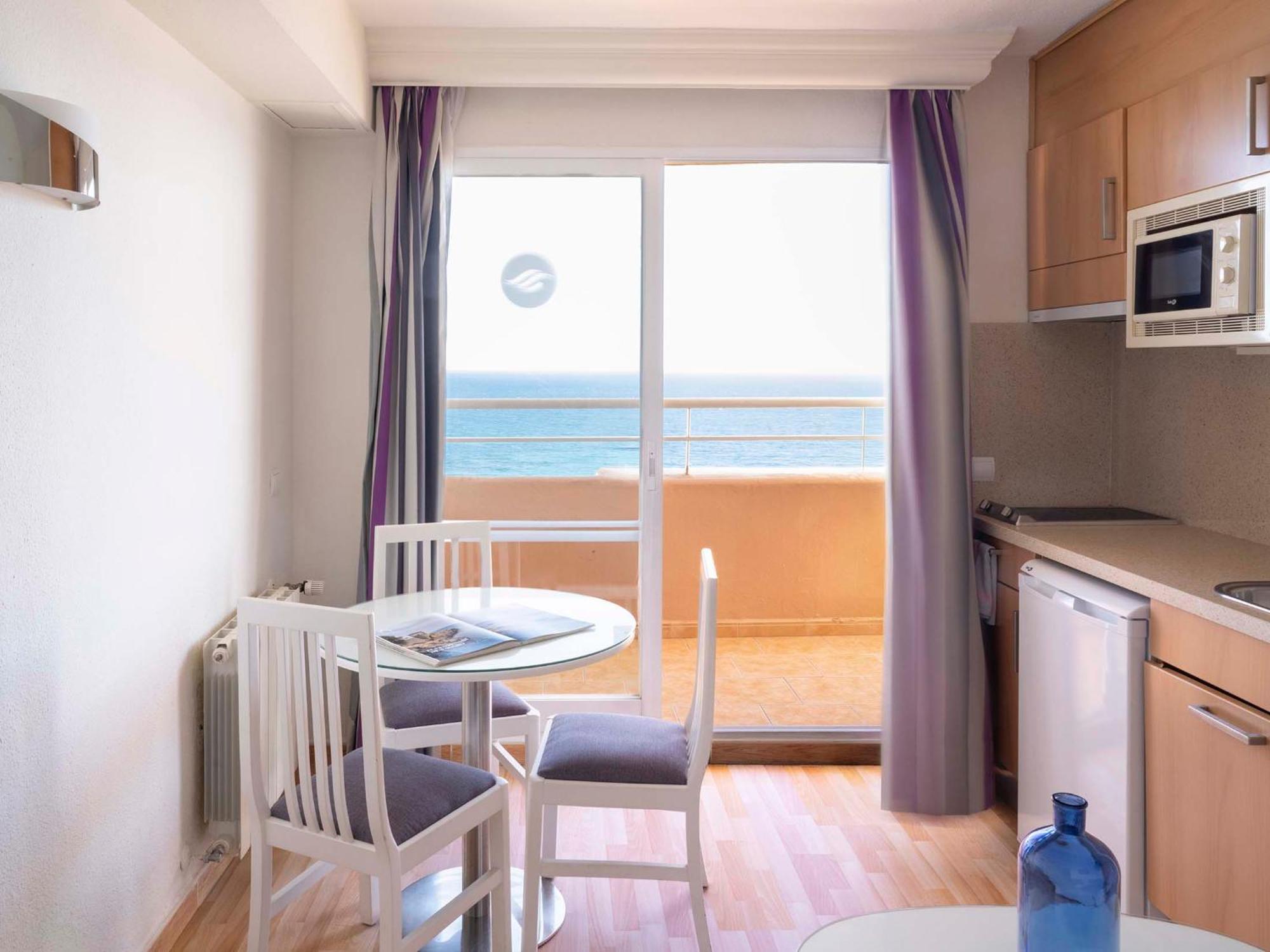 One-Bedroom Apartment Sea View