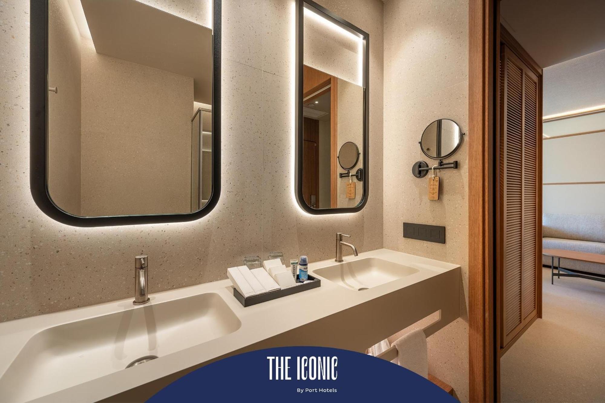 Deluxe Double Room Club Iconic