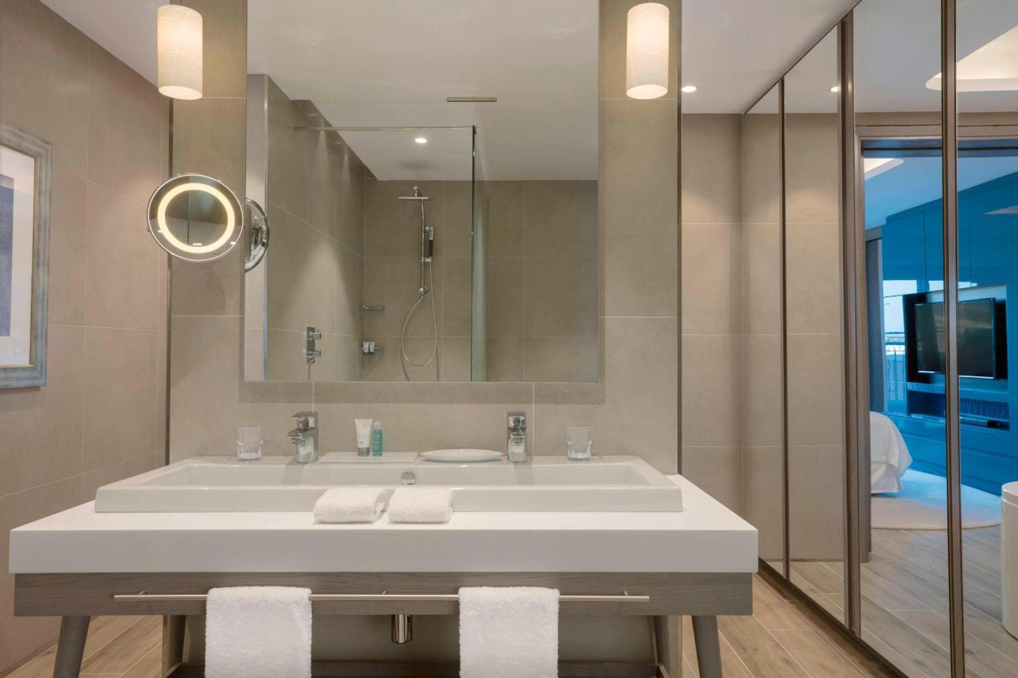 Luxury Infinity Bay Suite Sea View Private Pool