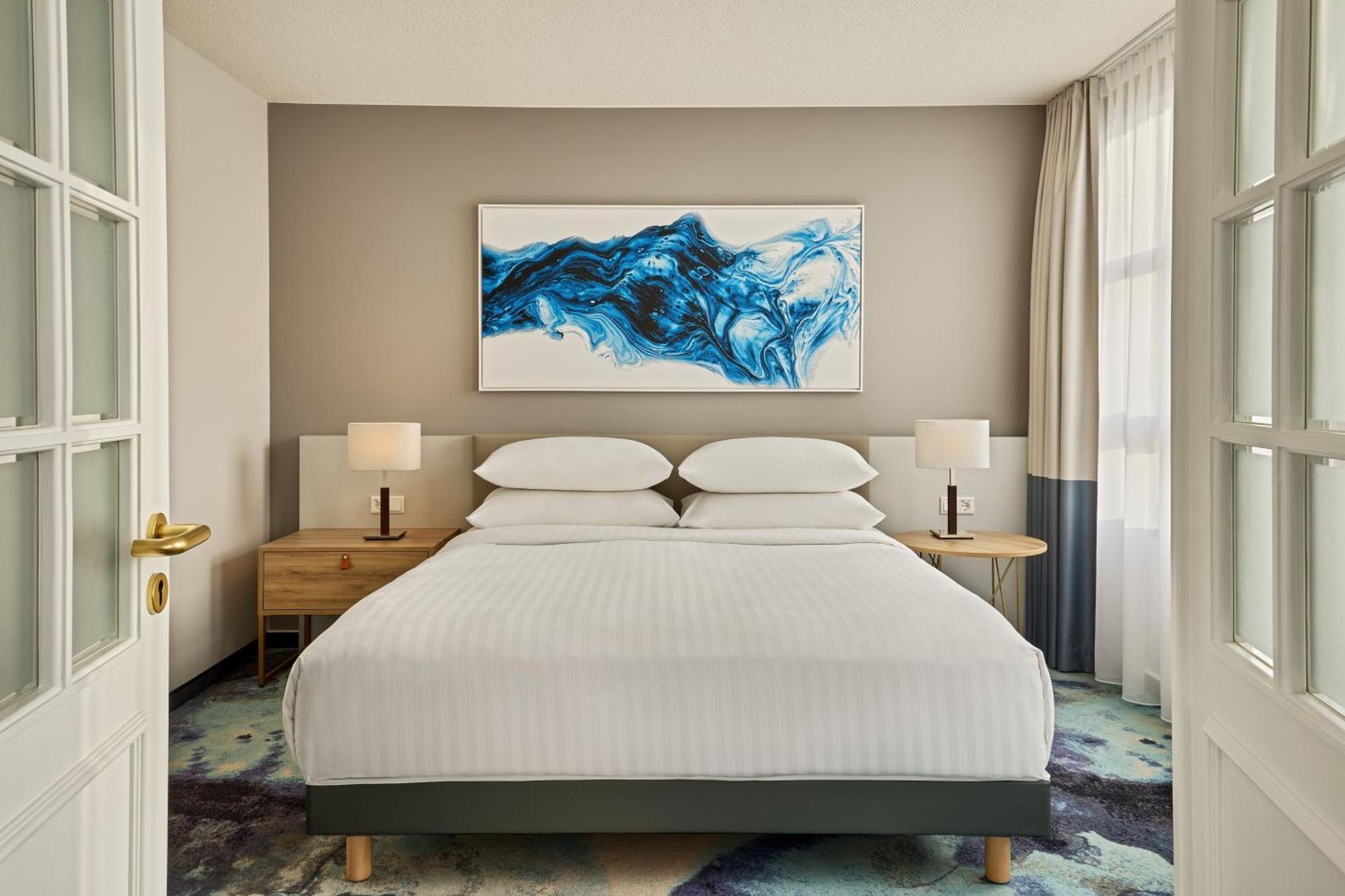 Junior Suite King Bed Sofa Bed Lounge Access