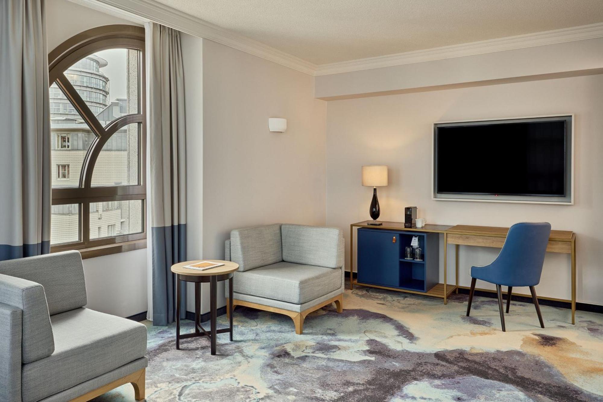 Junior Suite King Bed Sofa Bed Lounge Access