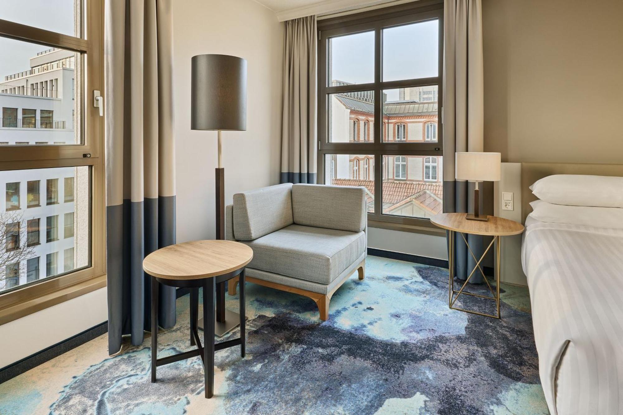Executive King Room Lounge Access