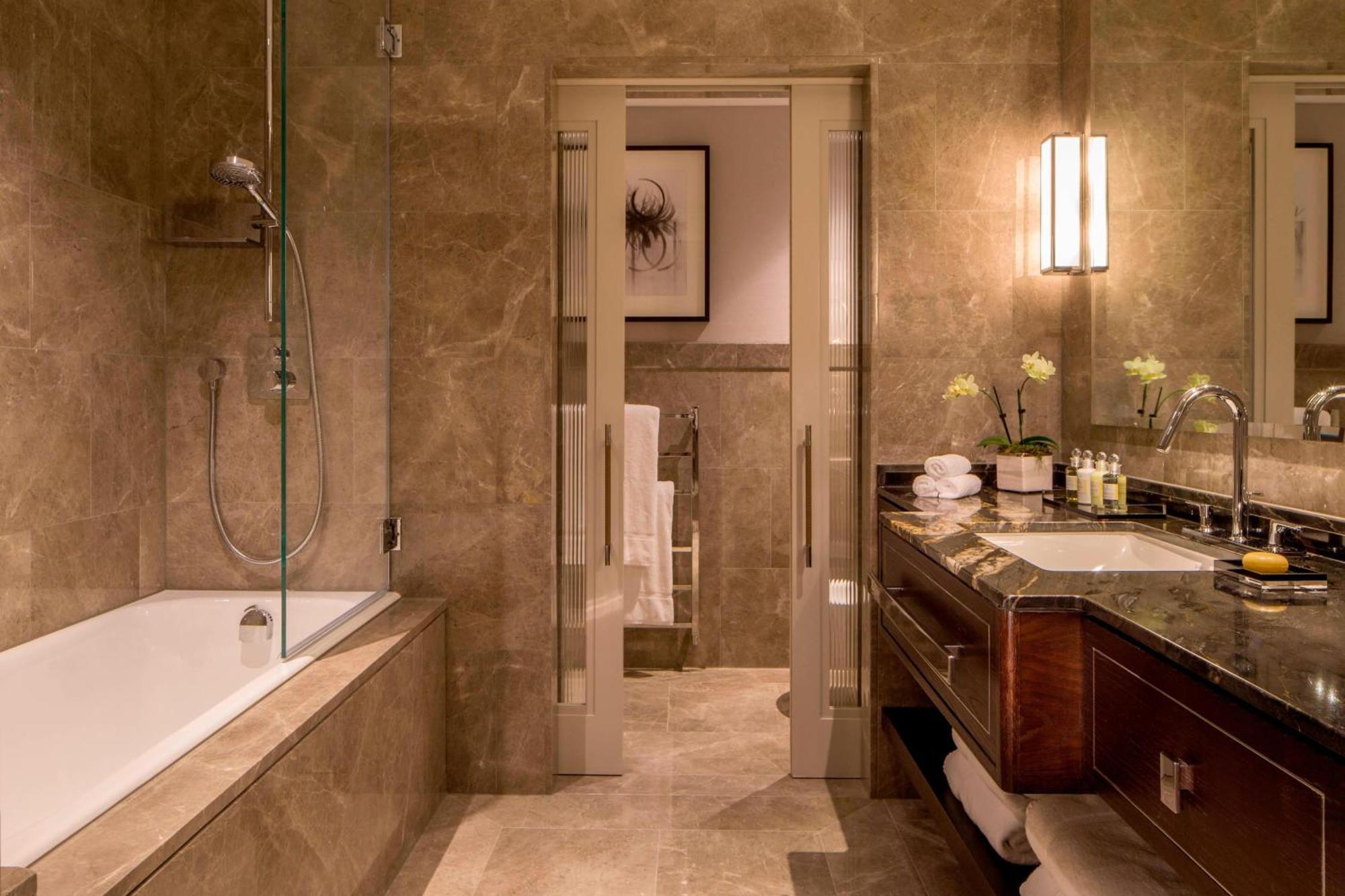 Superior Suite 1 King