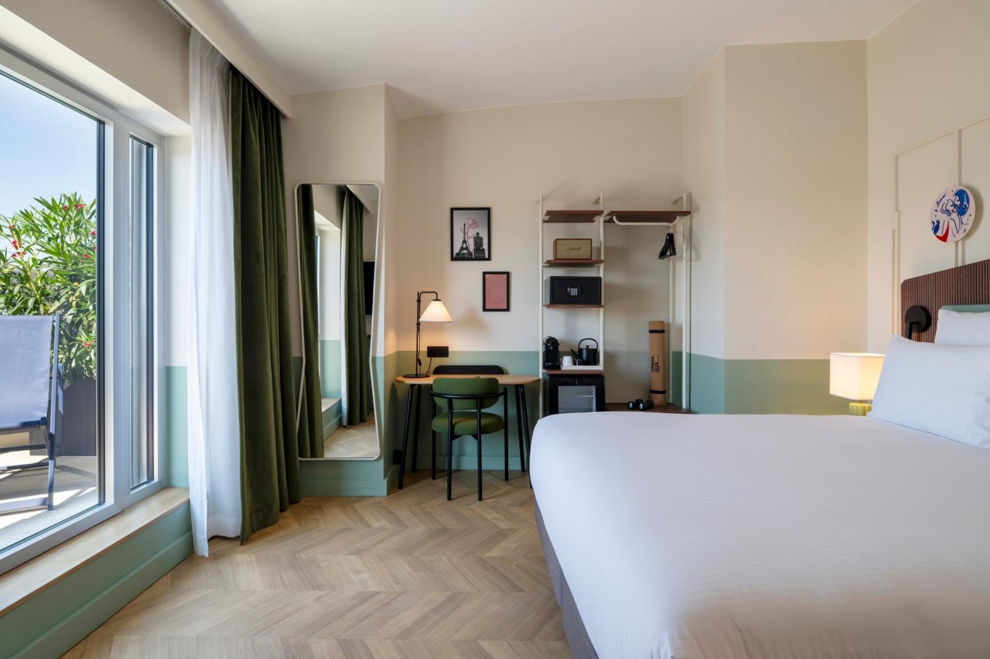 Superior Room La Supreme