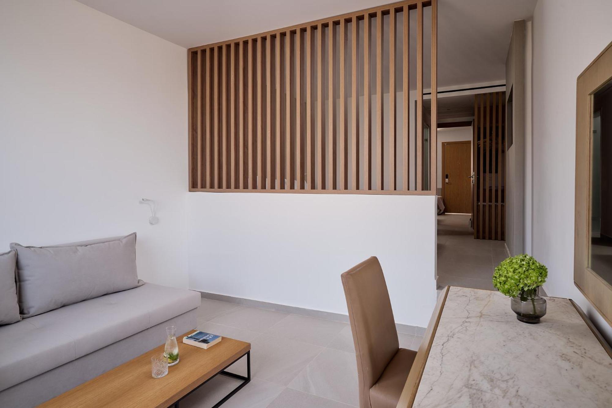 Deluxe Junior Suite Beachfront Open Plan