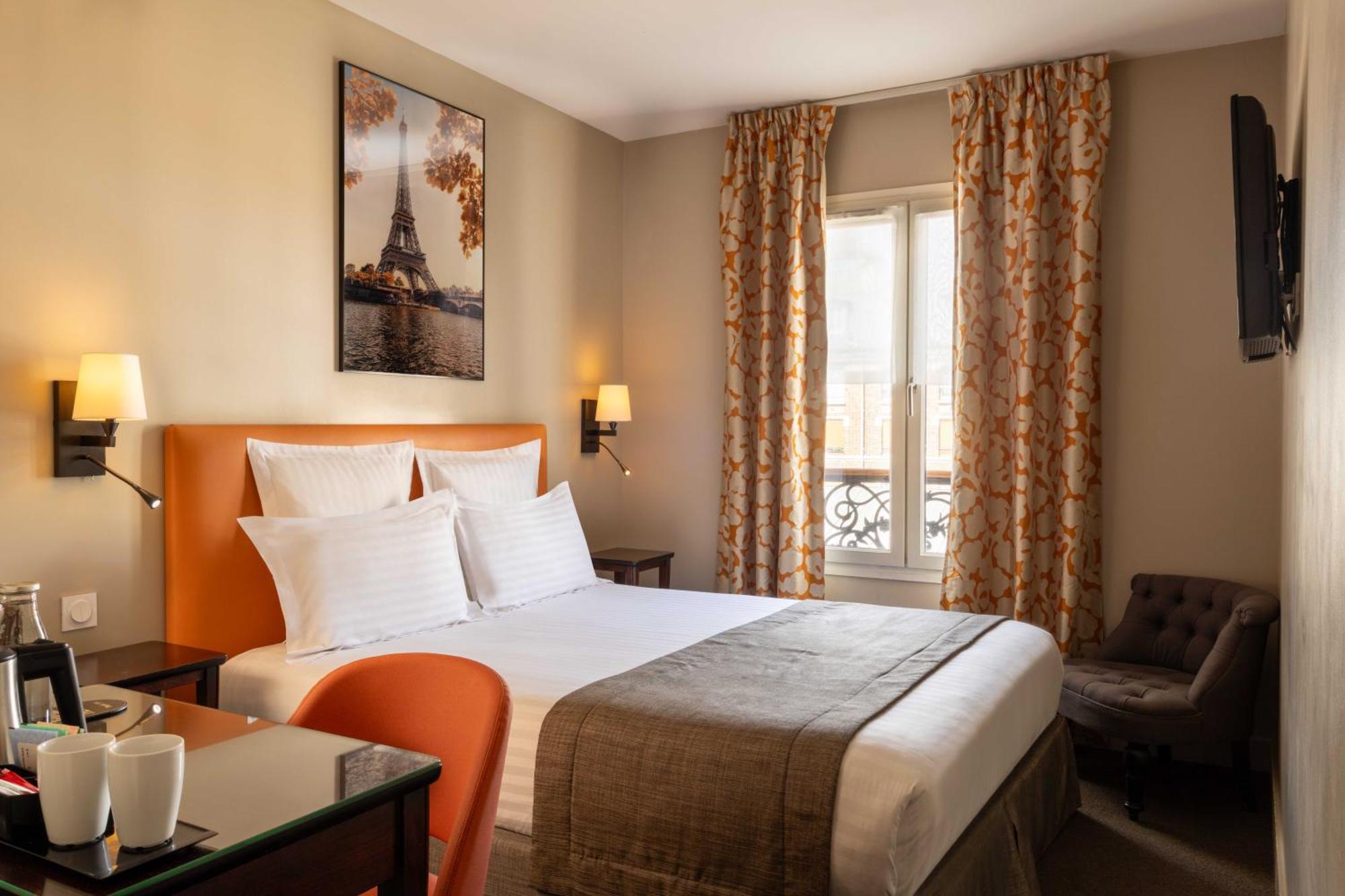 Superior Double Room Eiffel Tower View