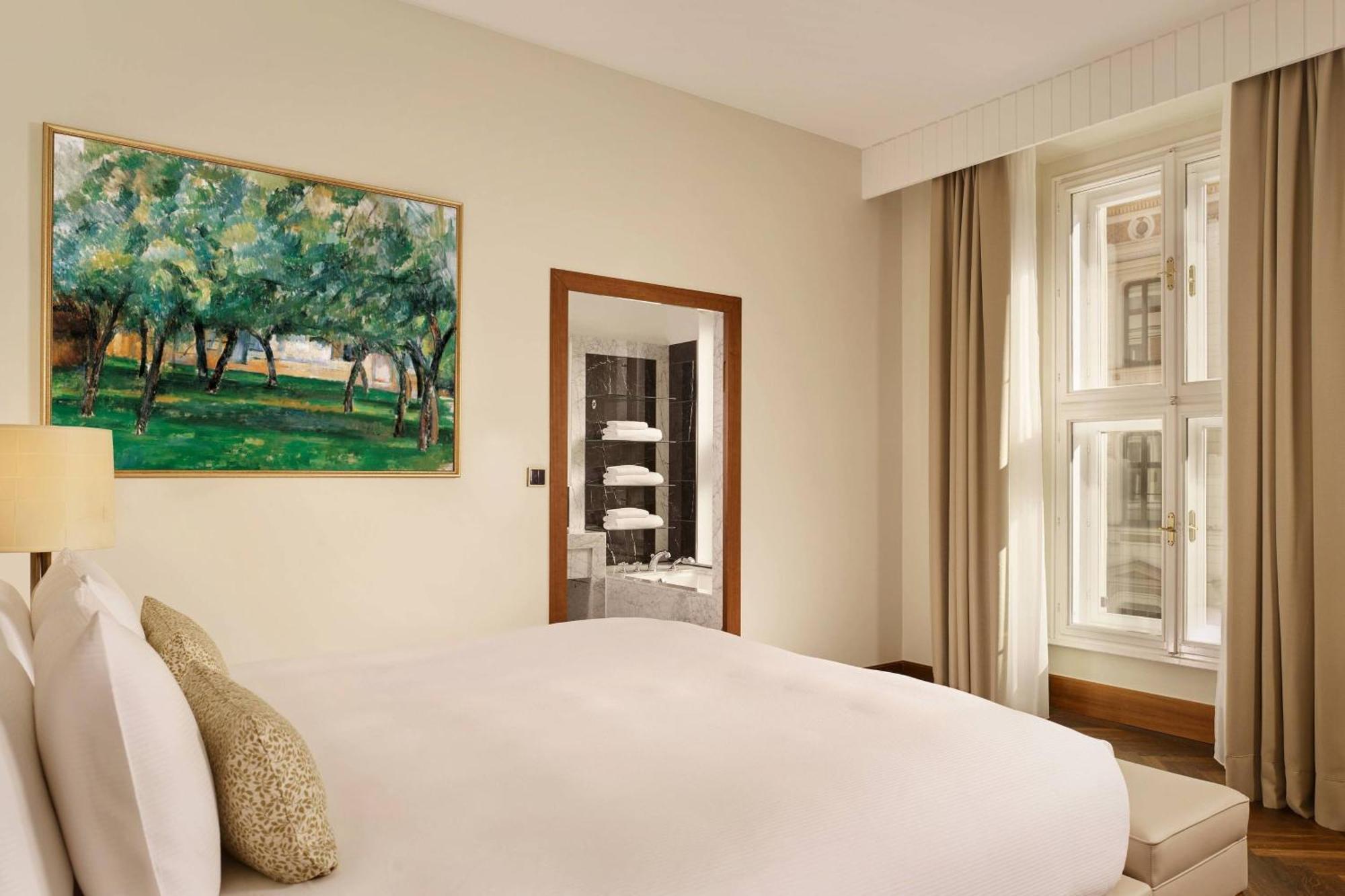 The Ritz-Carlton Albertina Suite Club lounge access City view