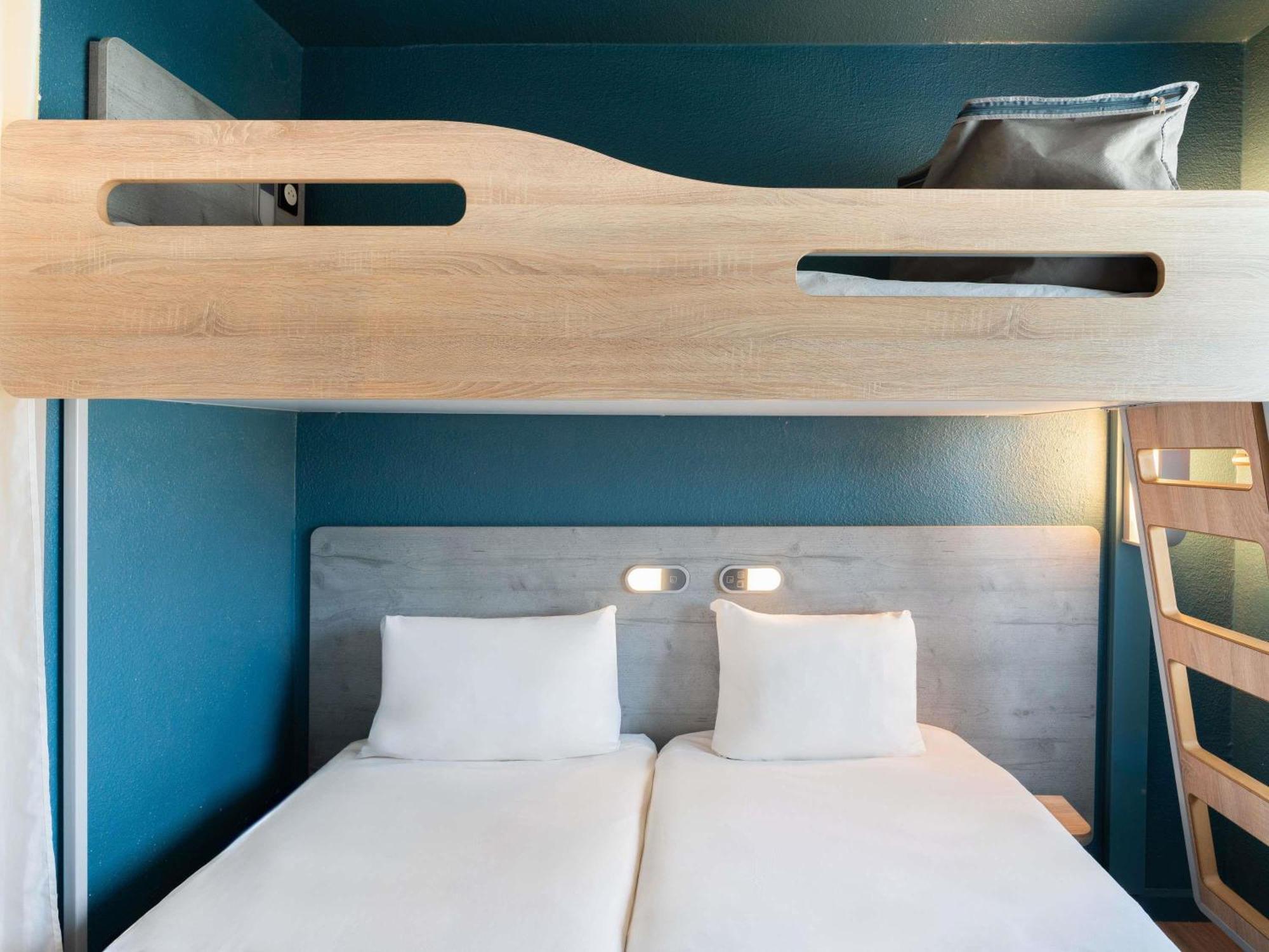 Triple Room 3 Single Beds