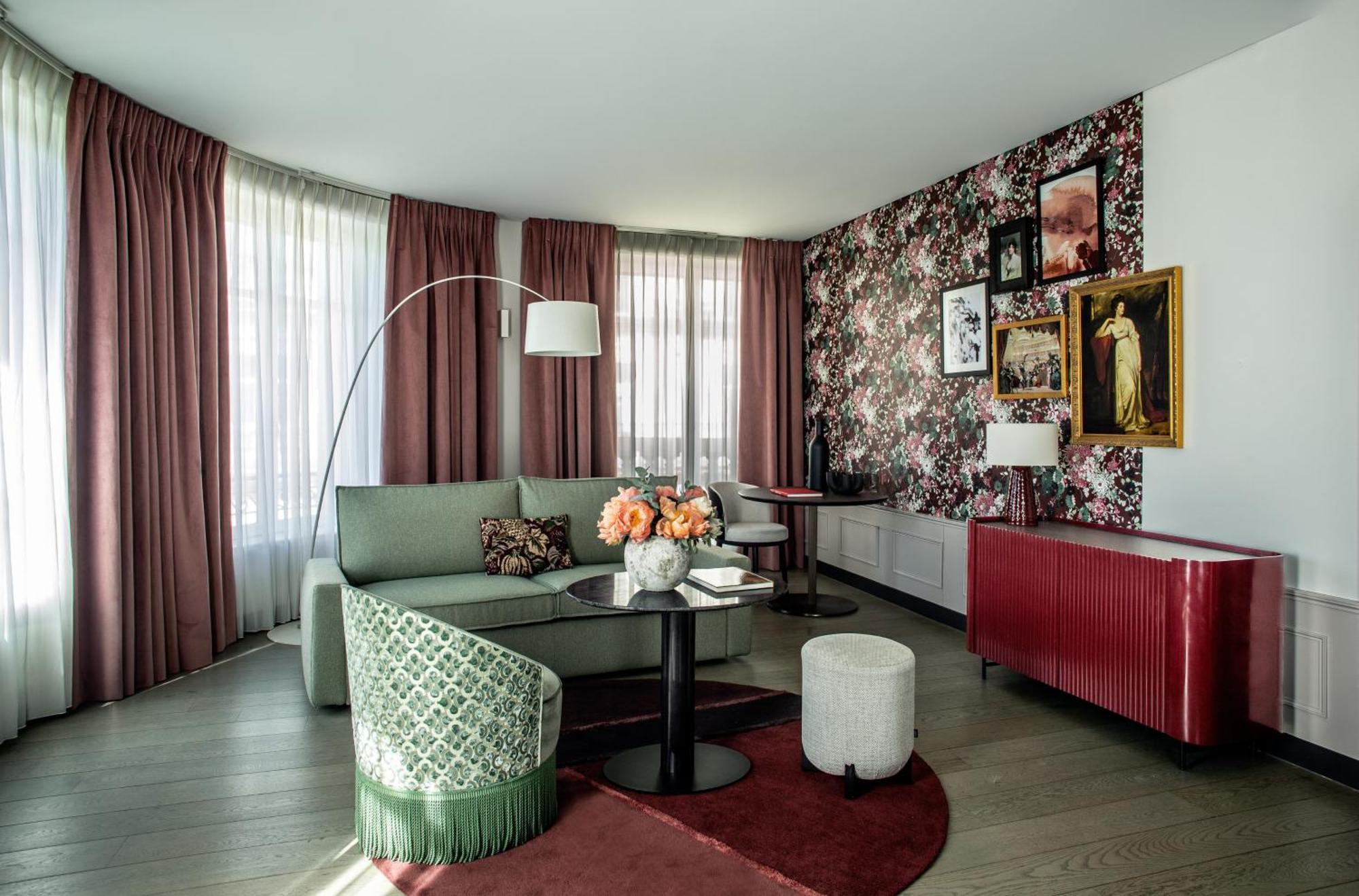 Queen Suite Double Sofa Bed