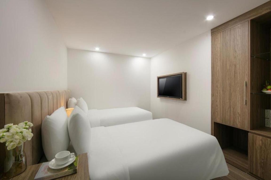 Deluxe Double or Twin Room Window