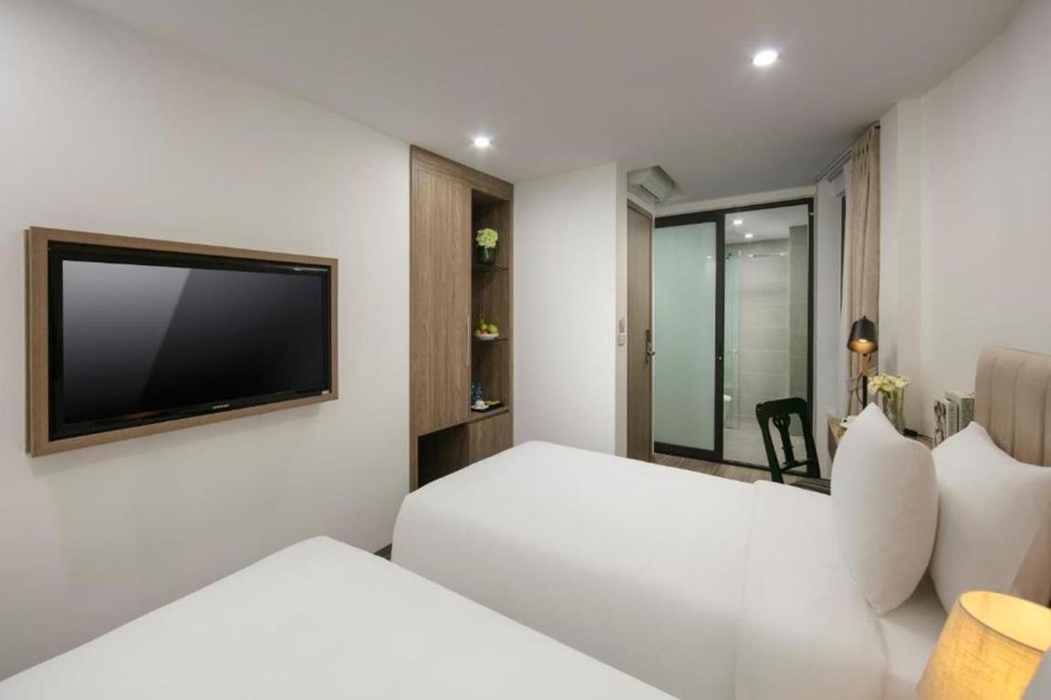 Deluxe Double or Twin Room Window