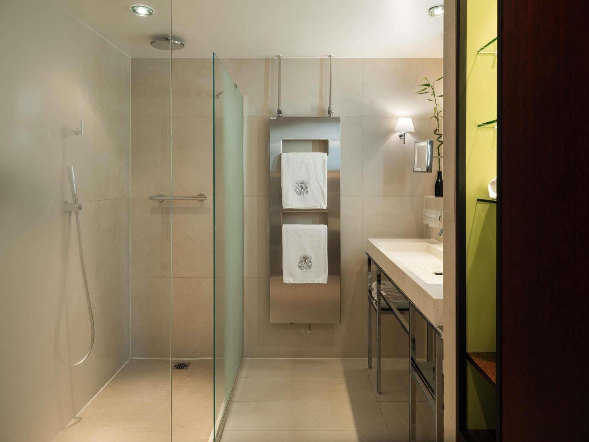 Superior Queen Room Canal view