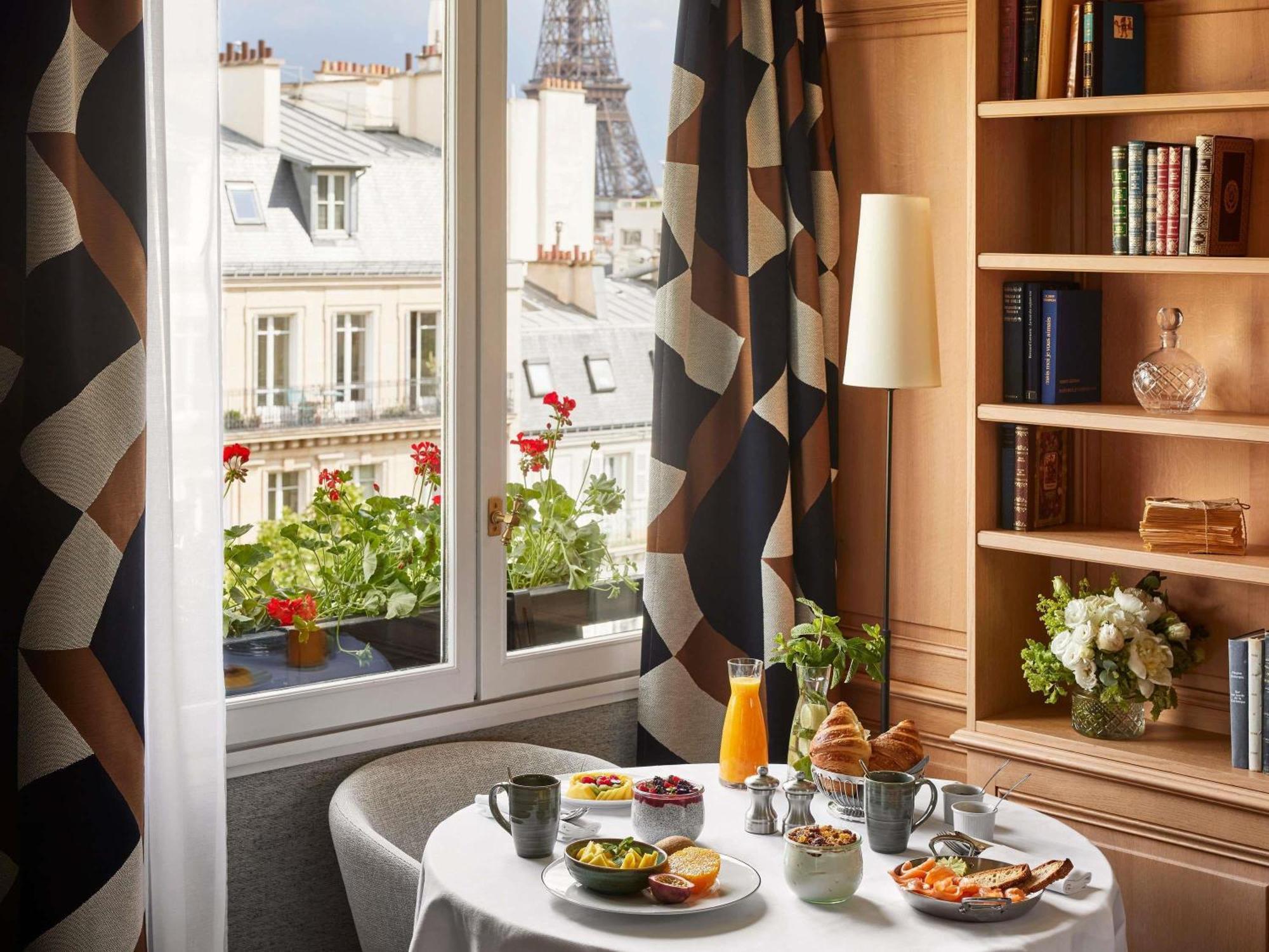 Two-Bedroom Eiffel Family Suite One King Bed One Queen Bed Eiffel Tower View