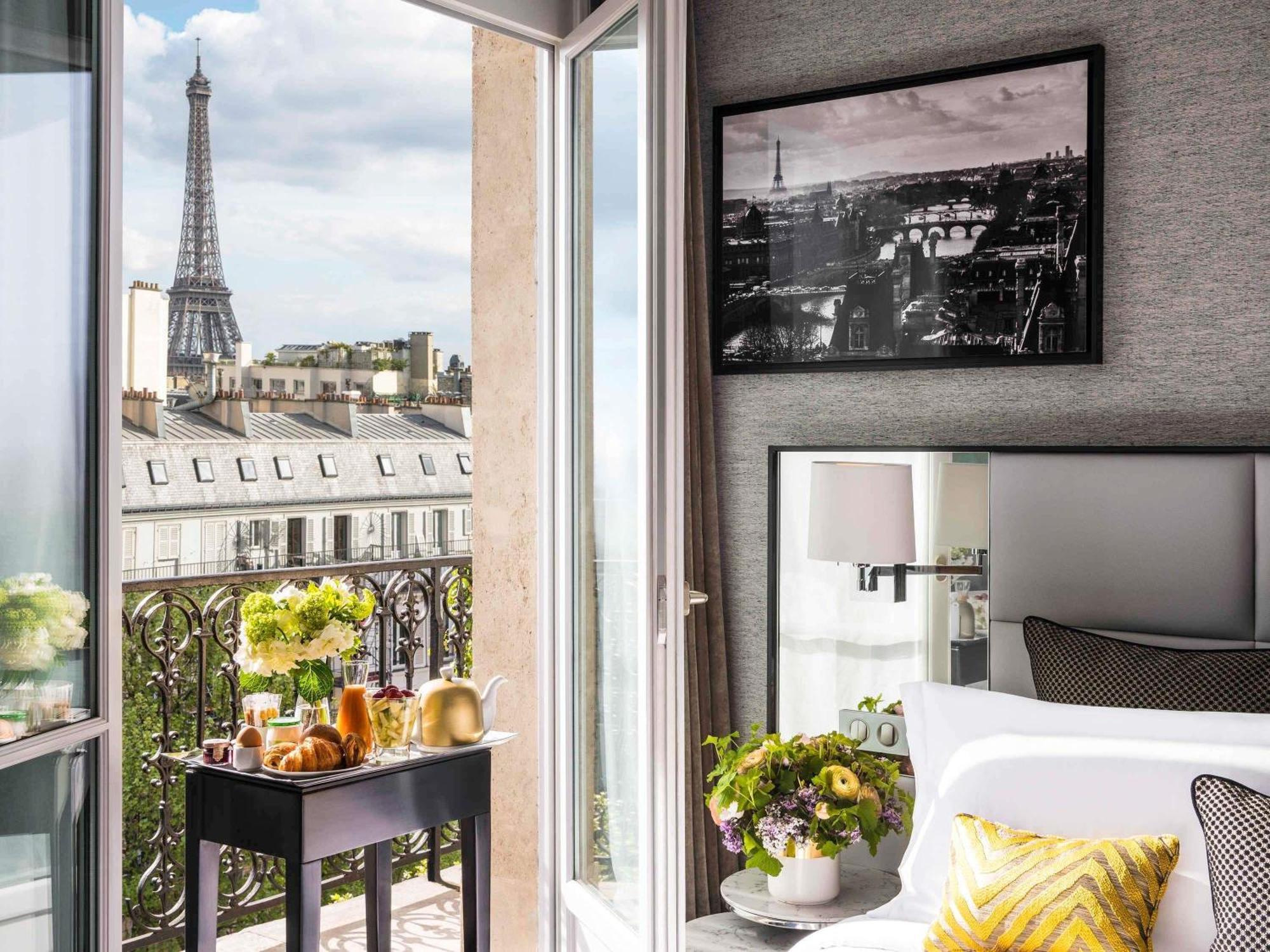 Luxury Junior King Suite Balcony Eiffel Tower View