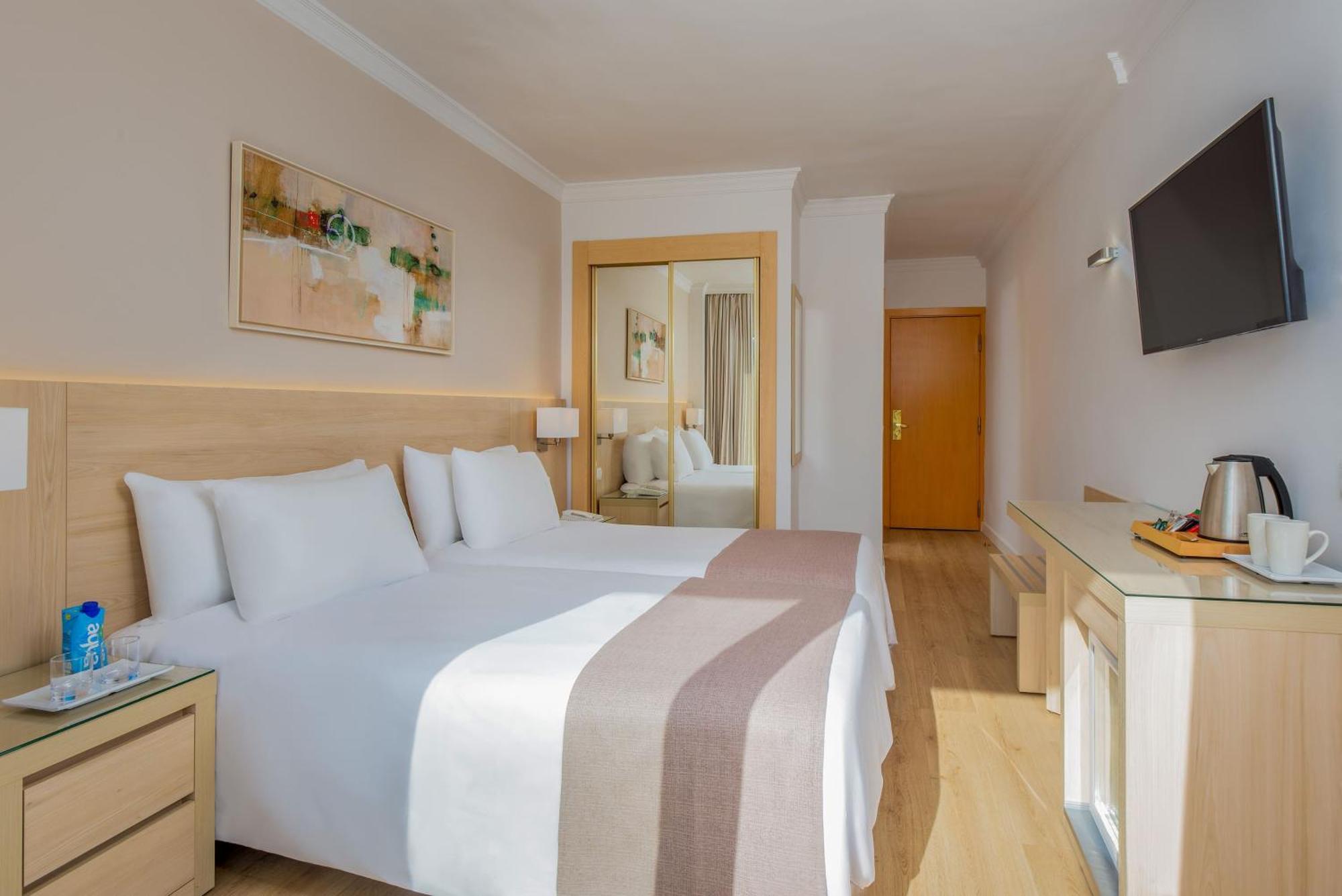 Standard Room with Lateral Sea View