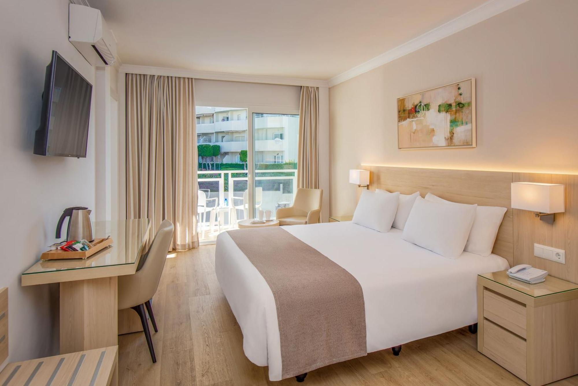 Superior Room with Lateral Sea View