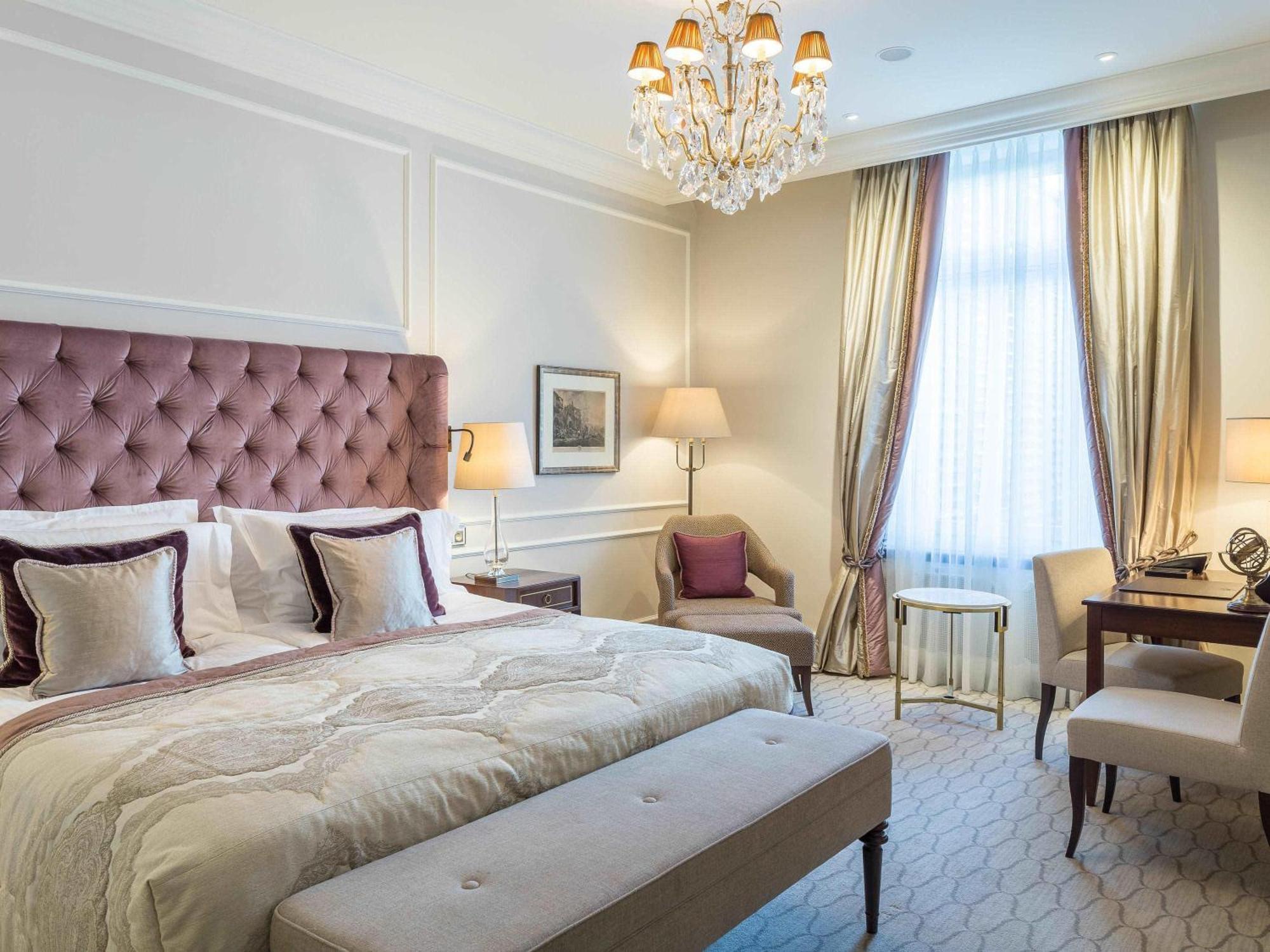 Deluxe King Room Garden View