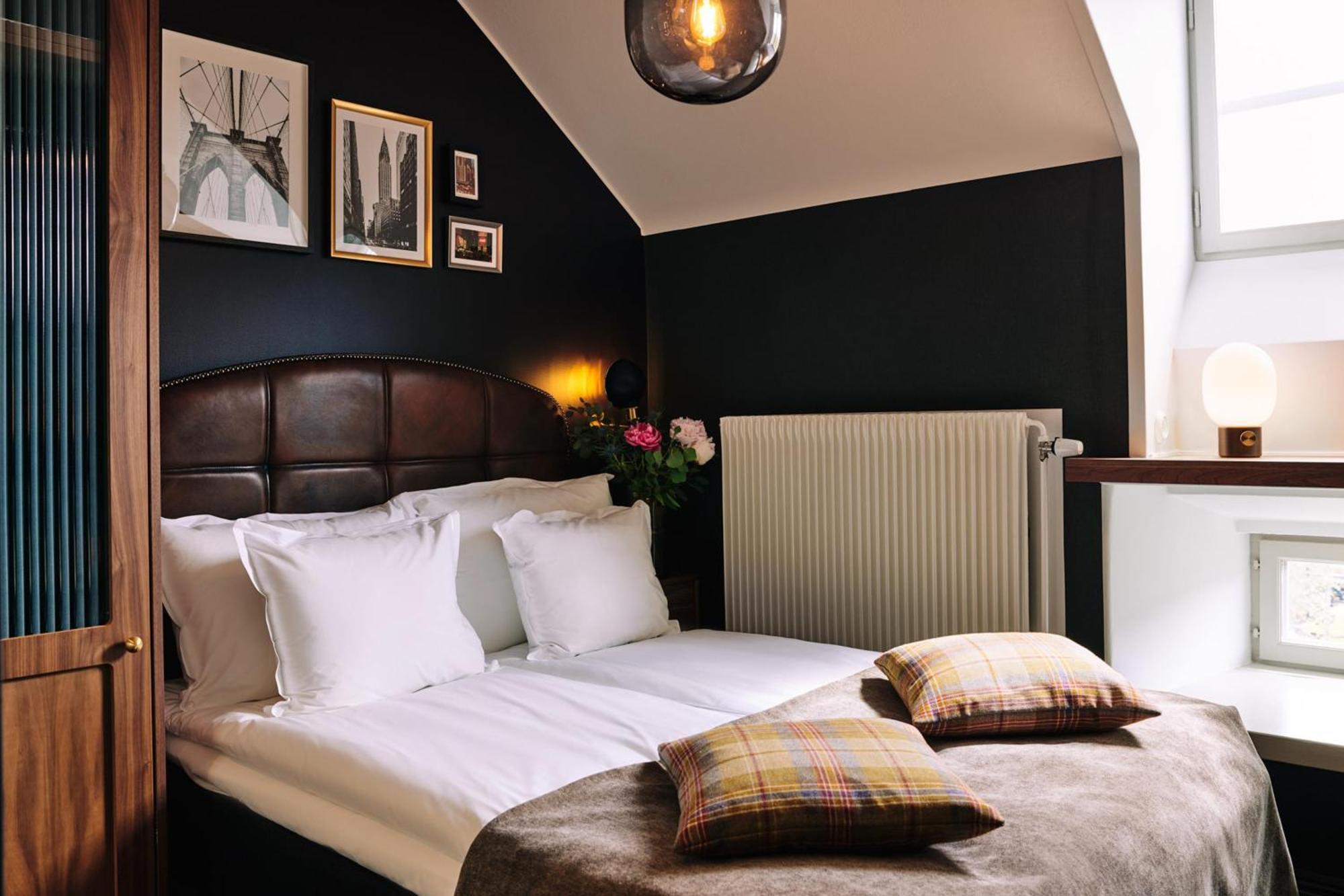 Small Double Room (140 cm Bed)