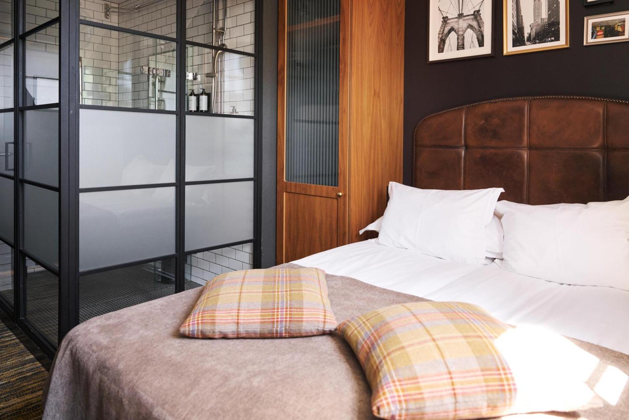 Small Double Room 140 cm Bed