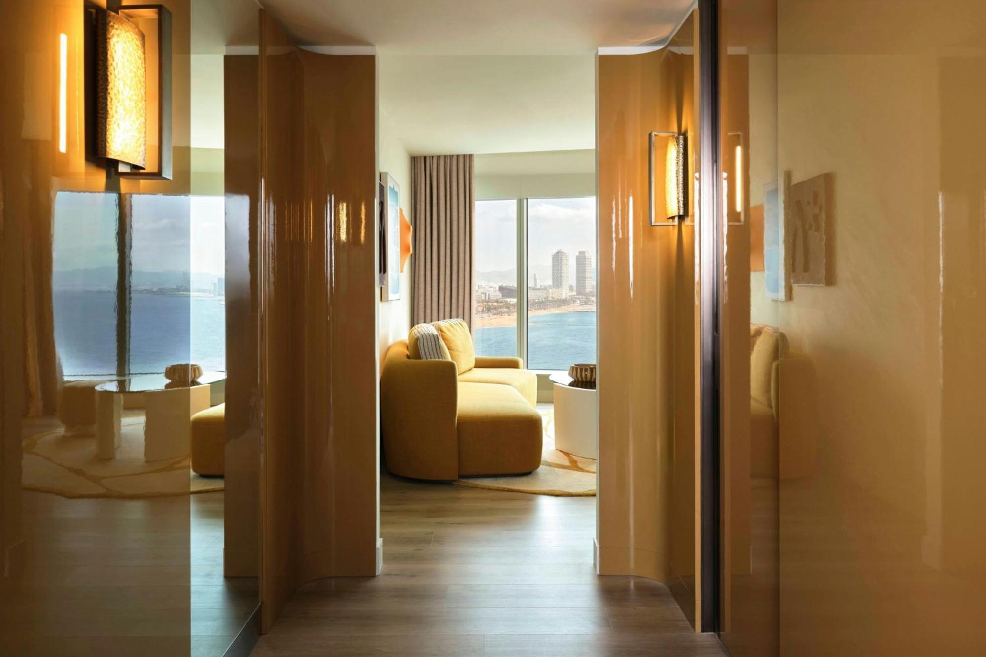 One-Bedroom Corner King Suite Seafront View